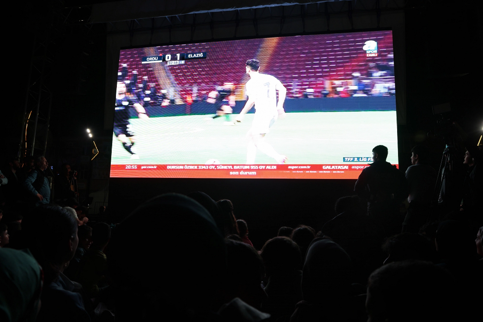 Komşuda Sevinç Başladı..! Sokaklar Bayram Havasına Döndü.