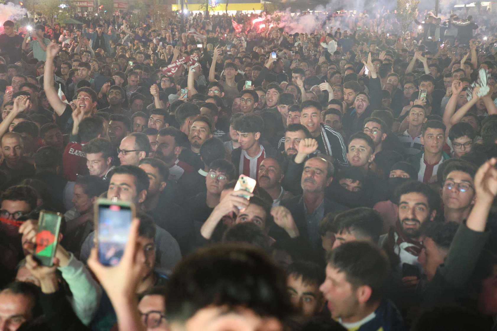 Komşuda Sevinç Başladı..! Sokaklar Bayram Havasına Döndü.