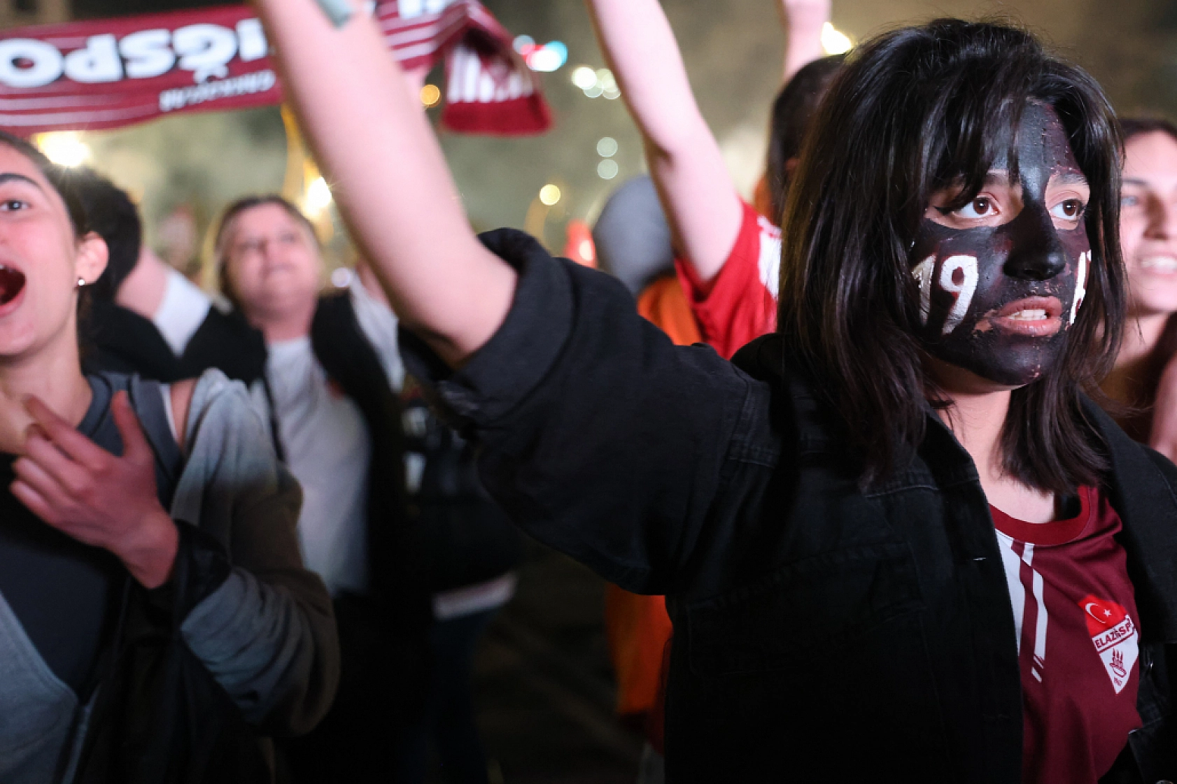Komşuda Sevinç Başladı..! Sokaklar Bayram Havasına Döndü.