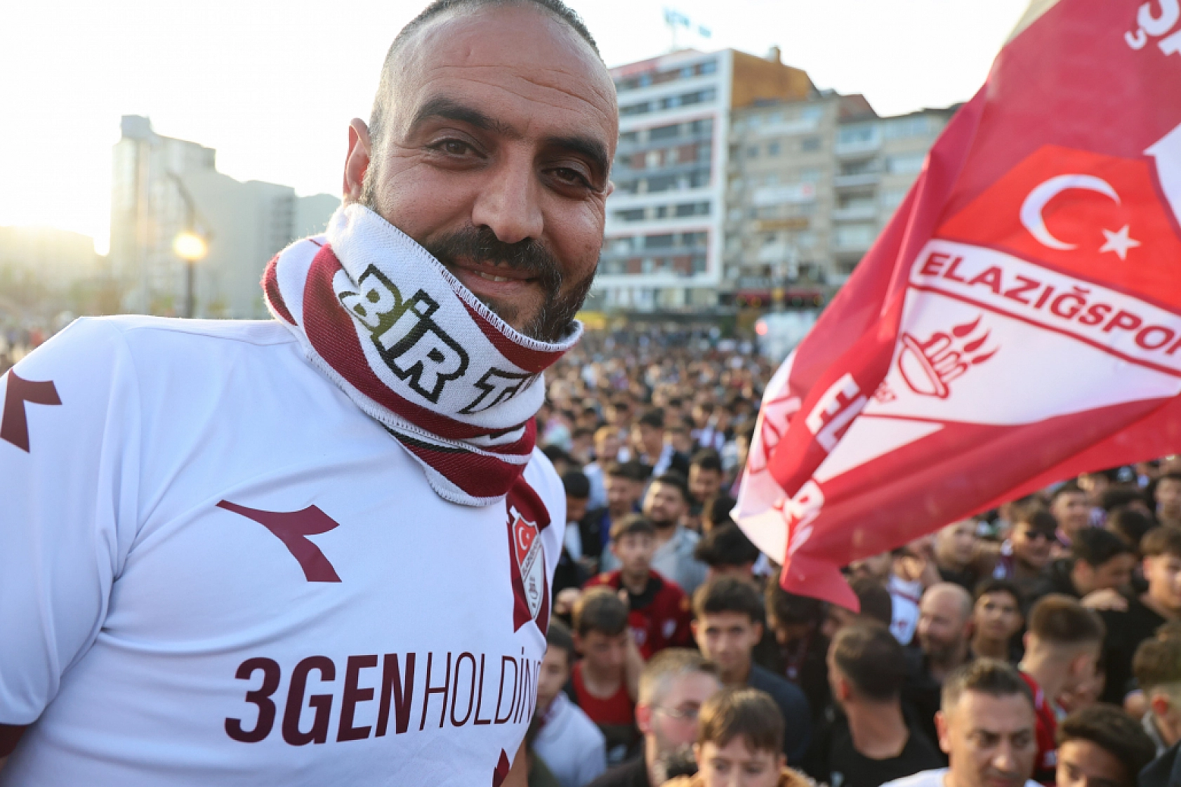 Komşuda Sevinç Başladı..! Sokaklar Bayram Havasına Döndü.