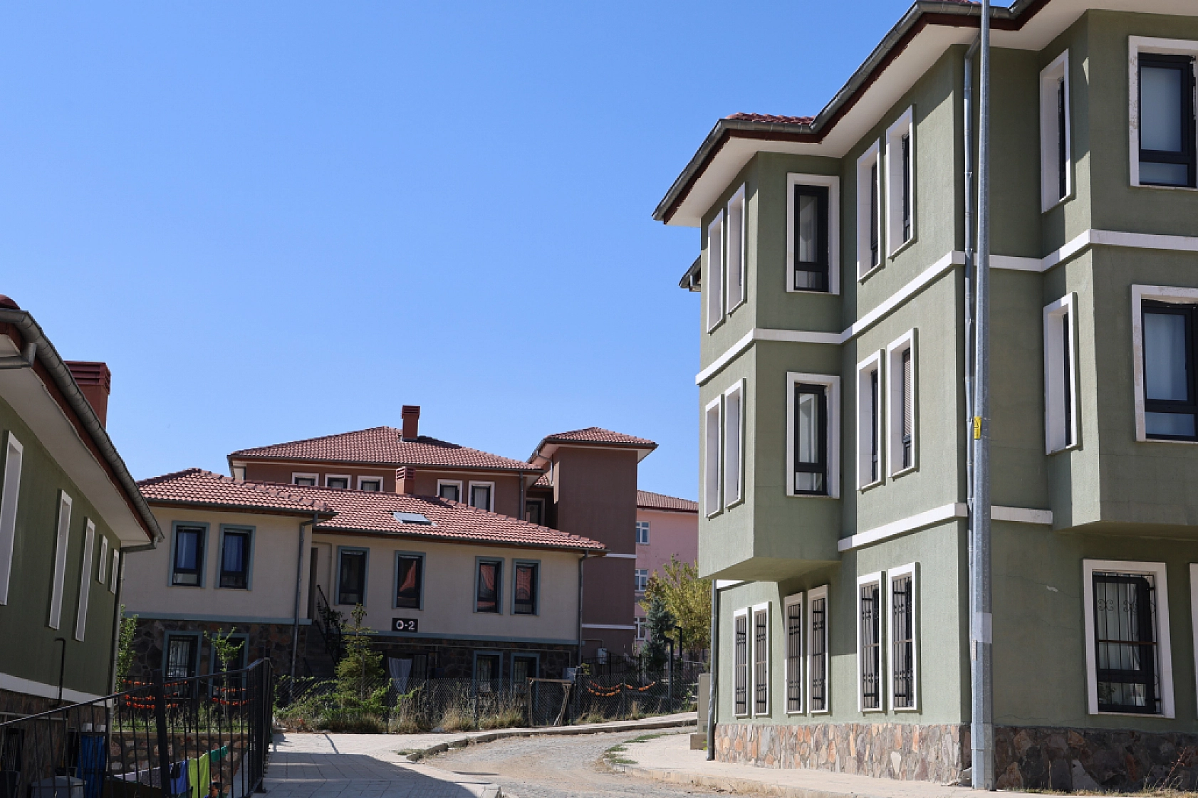 Komşu, TOKİ eliyle yenilendi..!