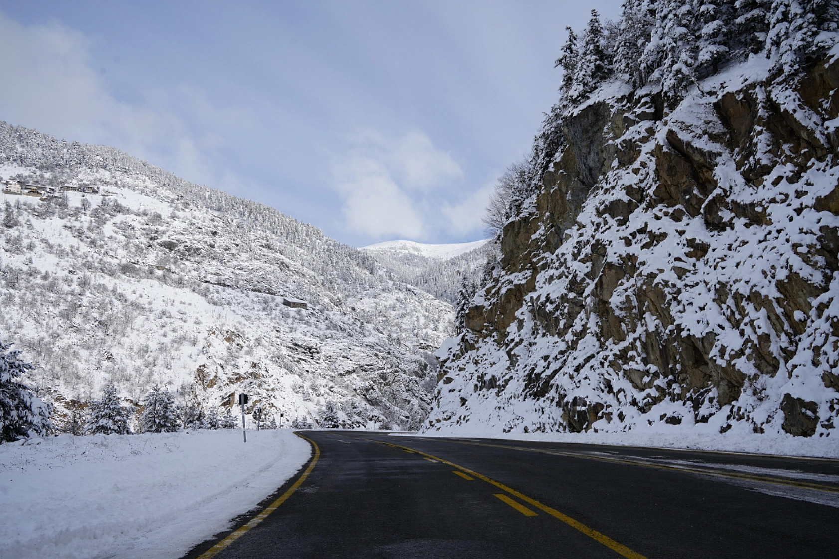 2 Bin 50 Rakımlı Zigana Dağı Beyaza Büründü
