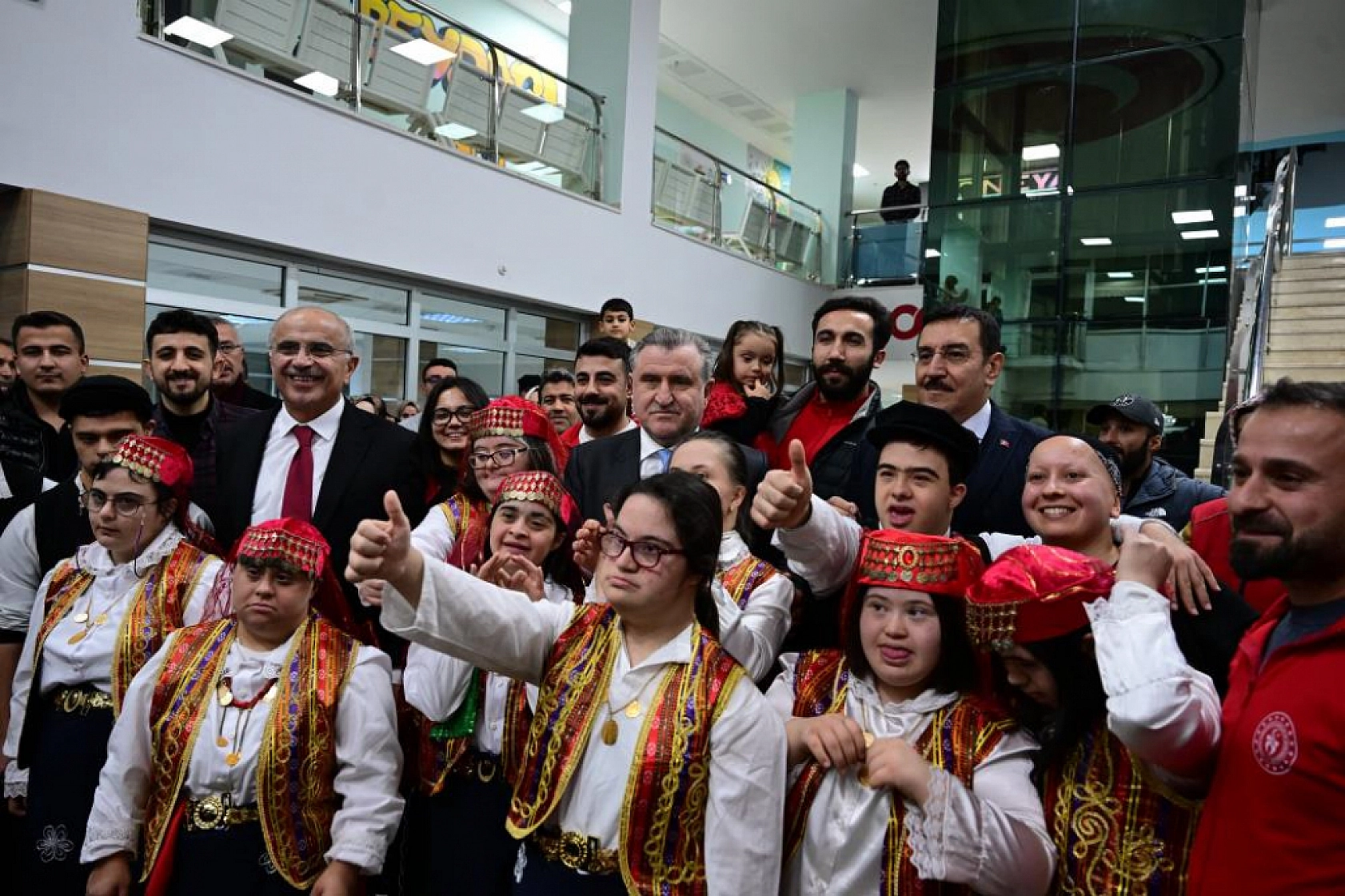 Malatyalı Milli Sporcu Hatice Akbaş ve Bakan Bak Gençlerle Bir Araya Geldi!