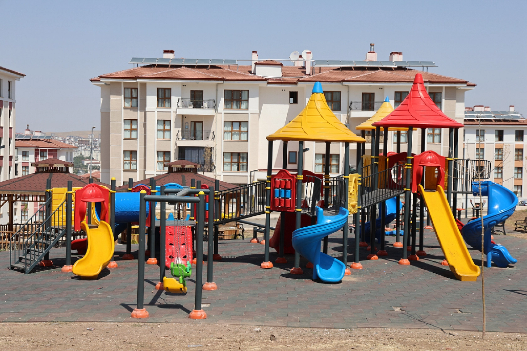 2 deprem yaşadı: Şehir adeta baştan kuruldu