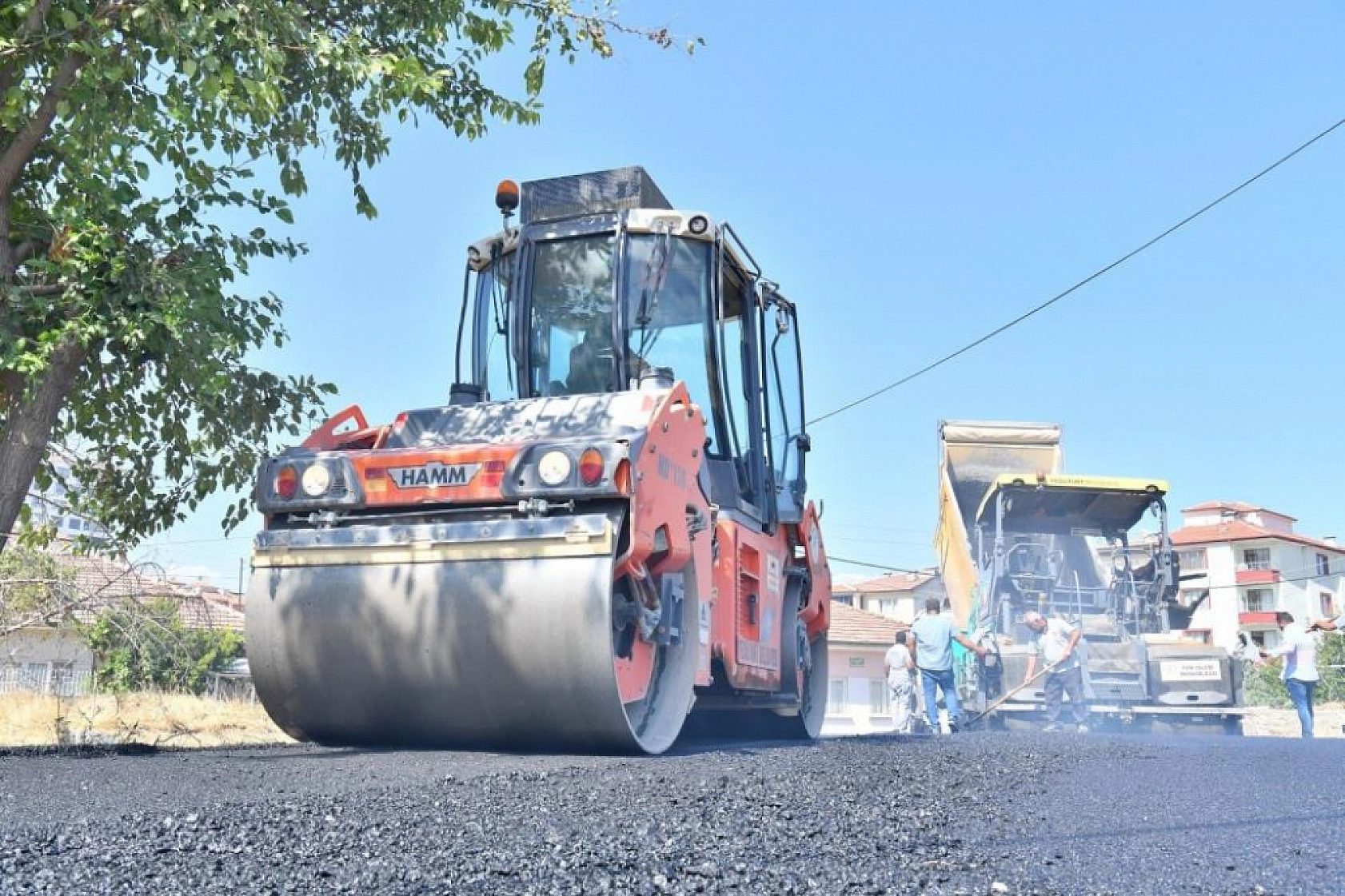 Yeşilyurt'ta altyapı ve asfalt çalışmaları tam gaz devam ediyor