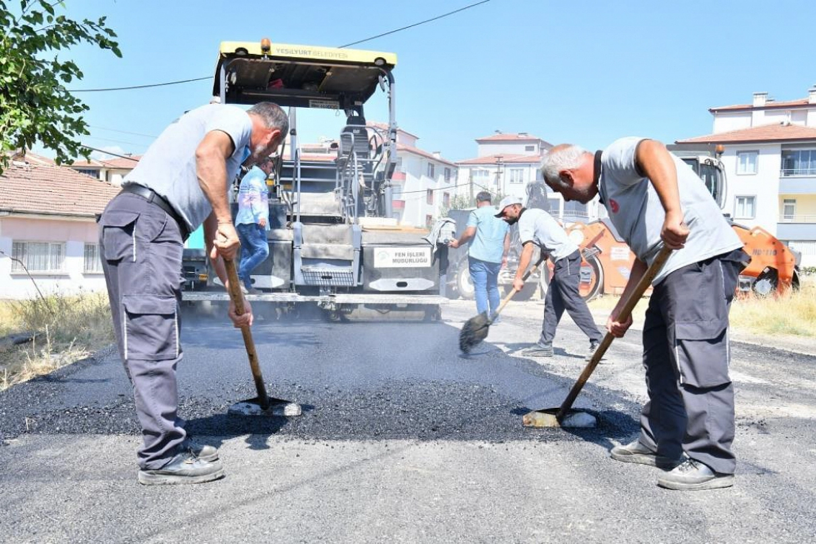 Yeşilyurt'ta altyapı ve asfalt çalışmaları tam gaz devam ediyor
