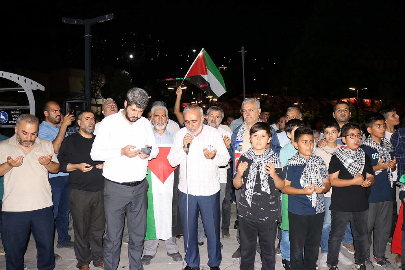 Malatya'da binlerce kişi bir araya geldi