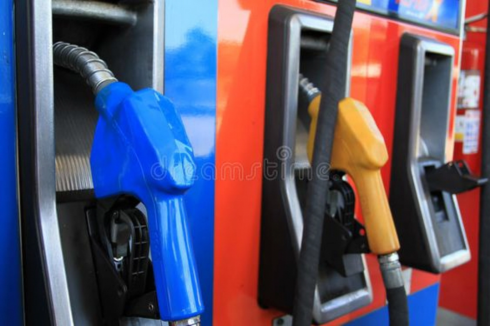 Araçlara Binmek Lüks Oluyor! Akaryakıta Dev Zam...