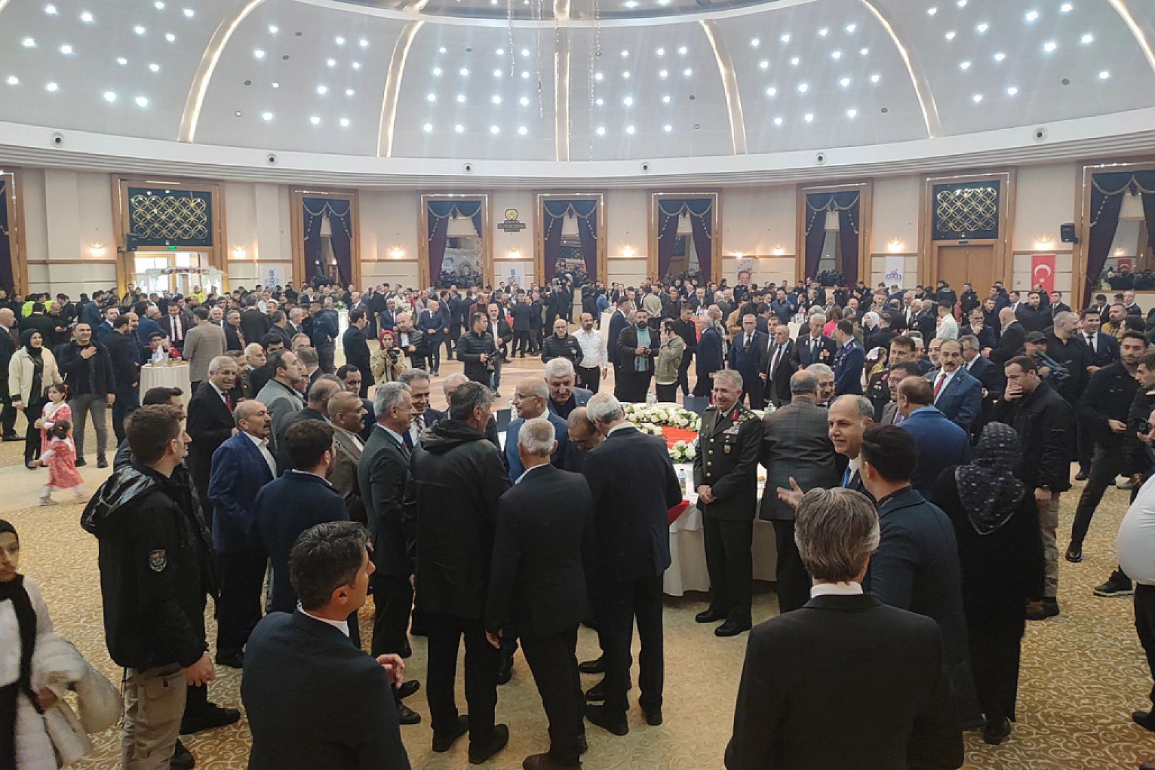 'Çocuklar Gazze'de bayram giysileri yerine bombardıman altında!'