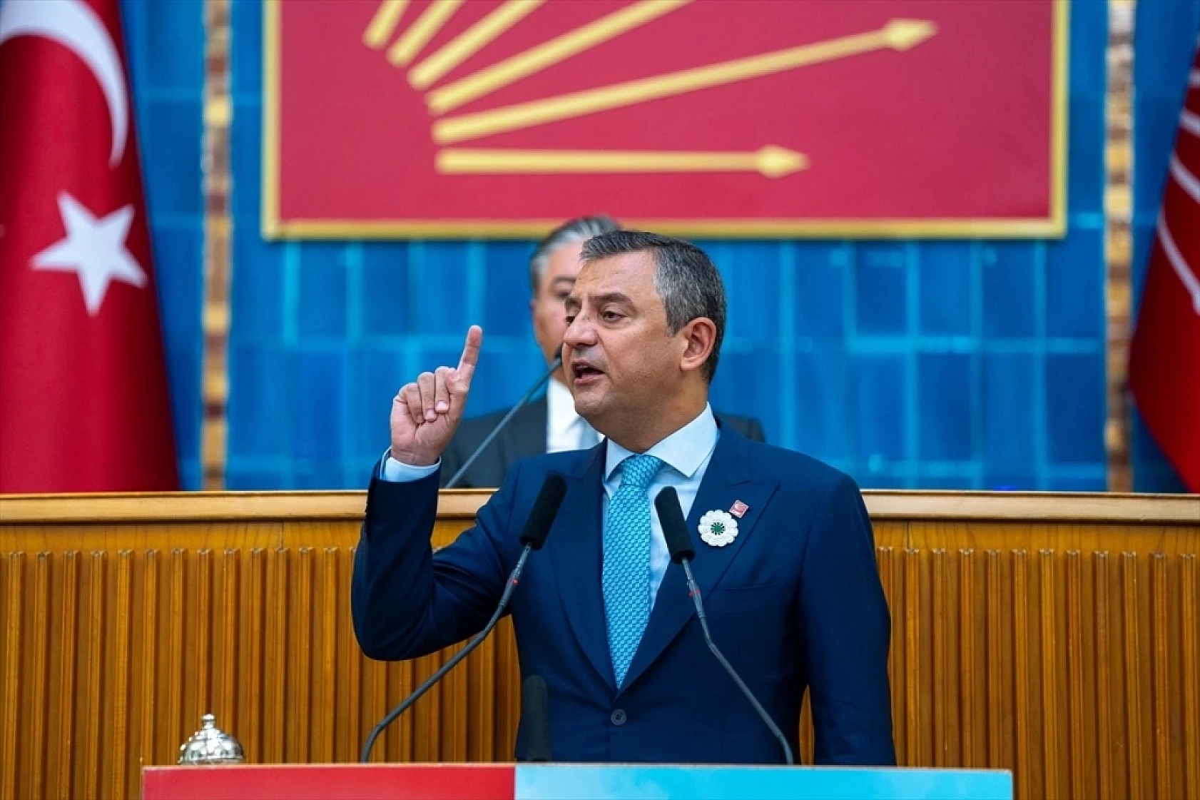 Özel'den Malatyalı Üreticilere Çağrı: 'Sarı Altın'a Zam İçin Işıkları Açın, Kapatın!