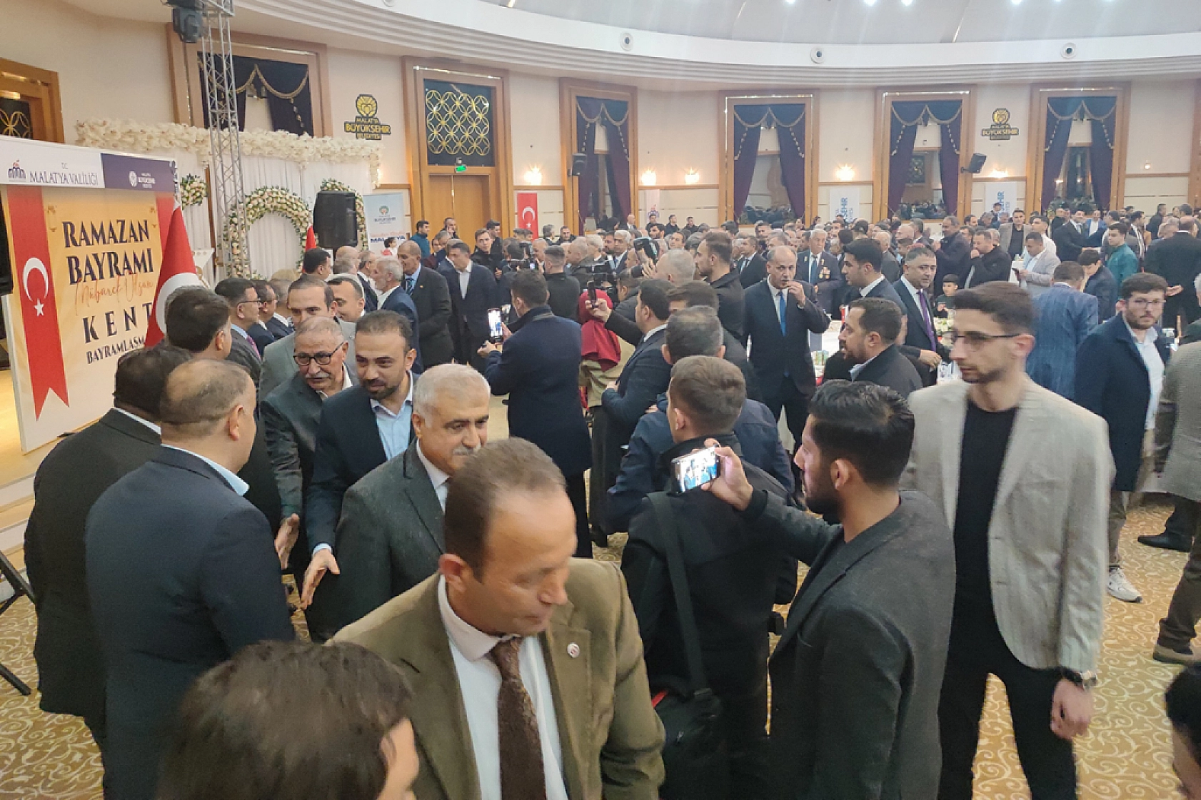 'Çocuklar Gazze'de bayram giysileri yerine bombardıman altında!'