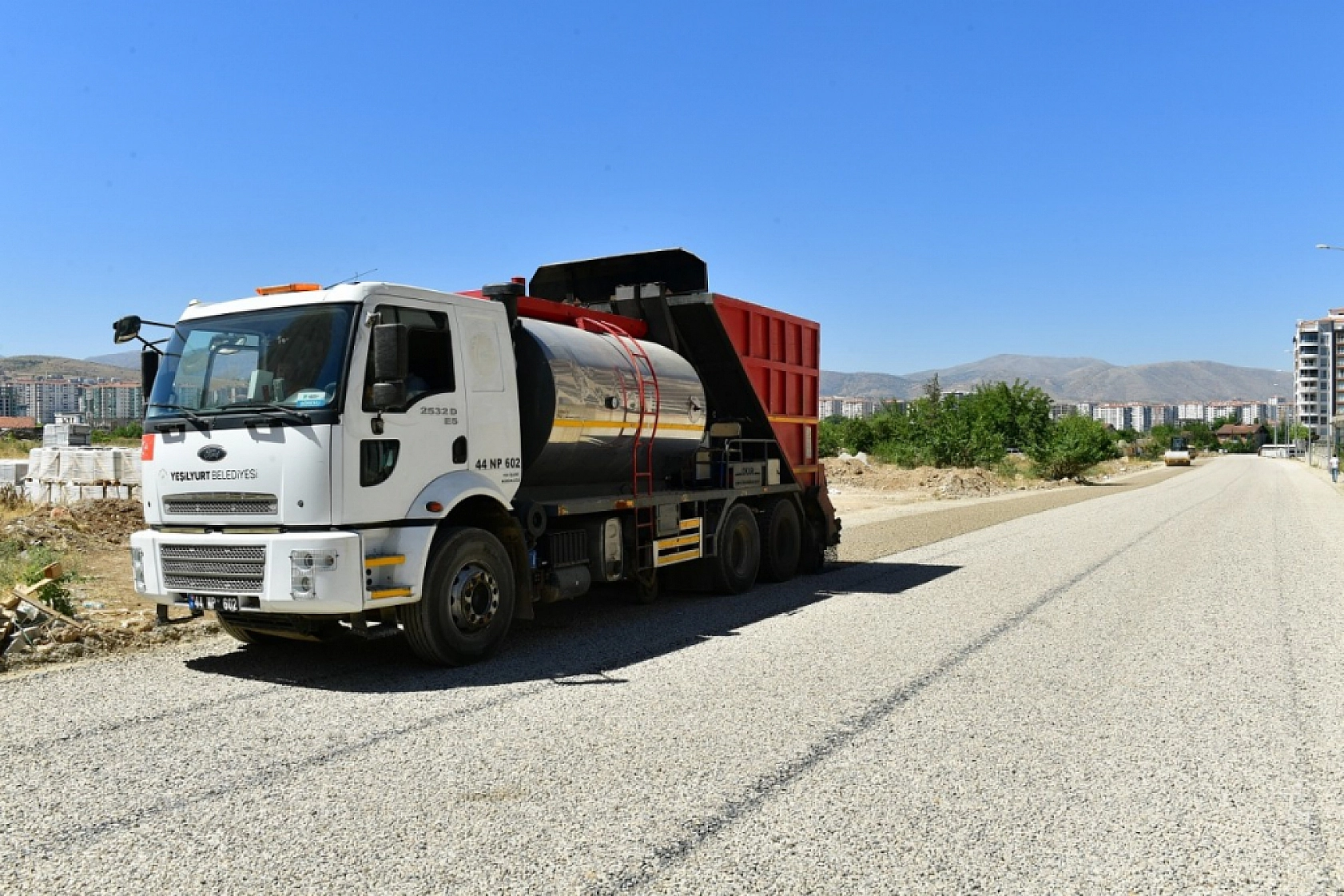Ulaşım Yatırımında Hedef Aşıldı: Yeşilyurt'a 43 Bin Tonluk Hizmet