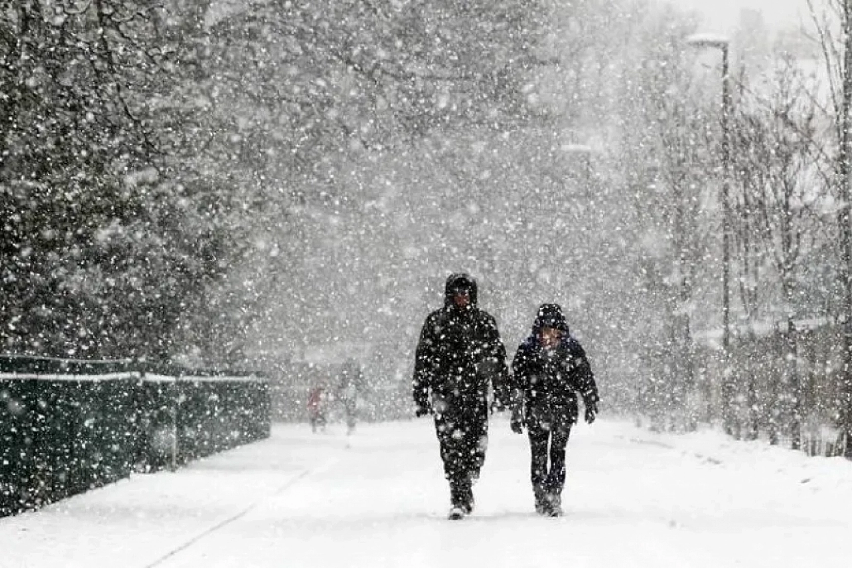 Uzmanı uyardı: Eller Cepte Yürümeyin!