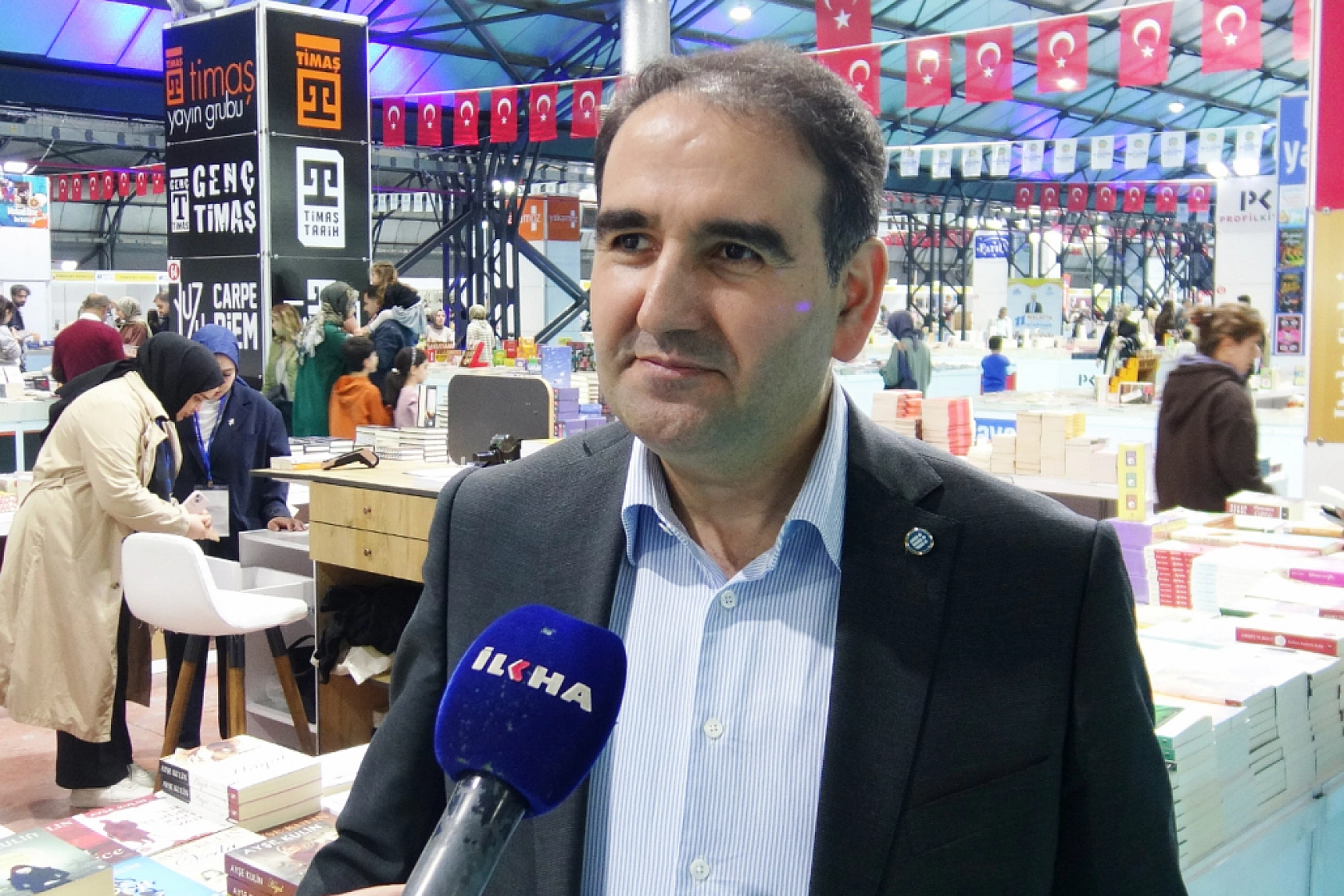 Dekan'ın arşivi şaşırttı: Yaklaşık 60 bin kitabı var