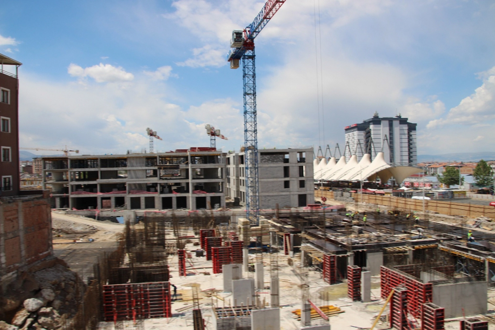 Malatya Çarşı Merkezinin Yeniden İnşası Hız Kazandı: İlk Teslimatlar 2025'te