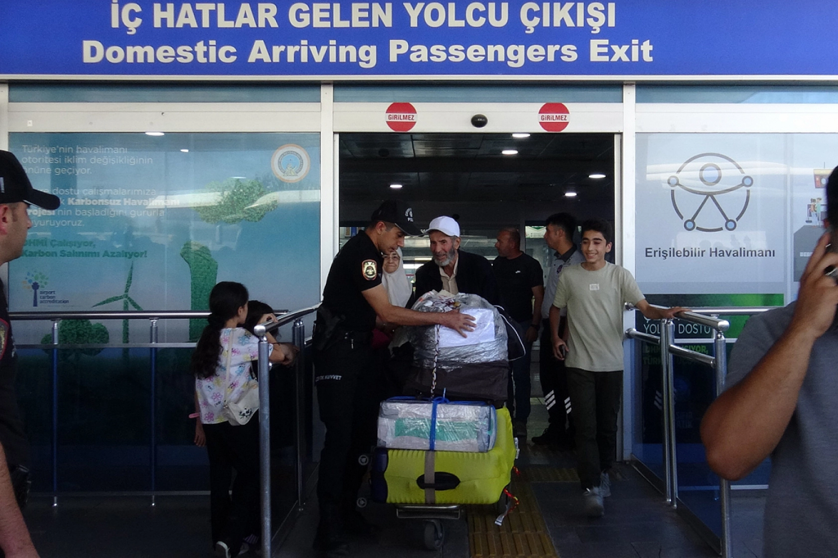 Malatyalı hacılardan duygusal veda: 'Ağlayarak döndük'