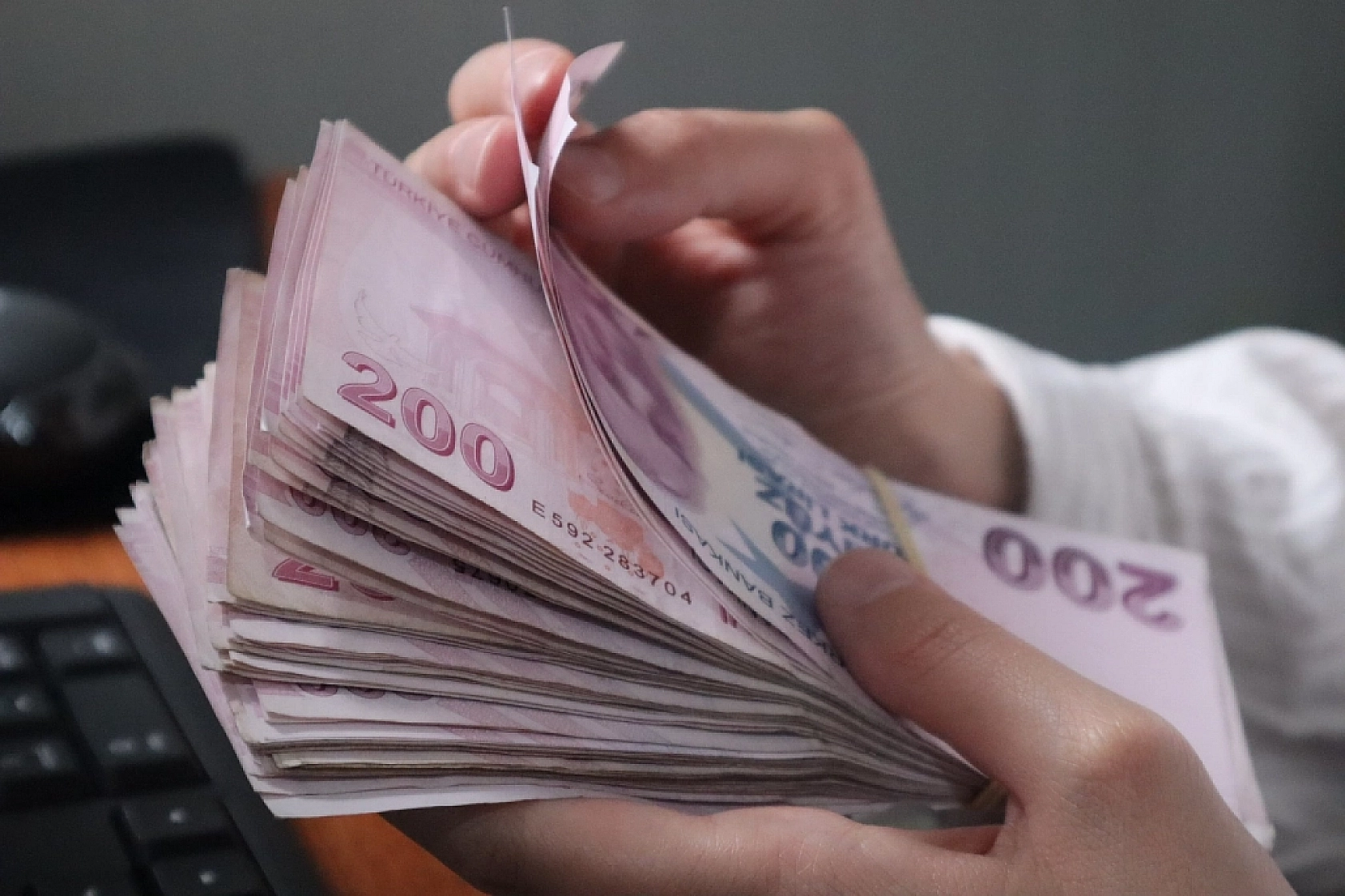 Emekli öğretmenler geçim mücadelesinde: Geçinmek giderek zorlaşıyor!