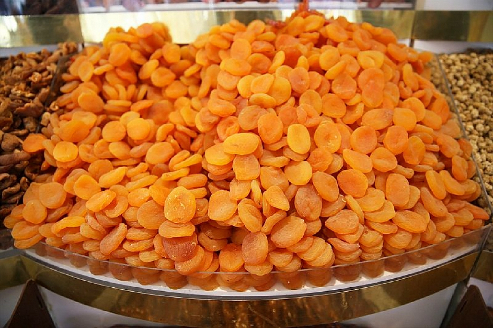 Fiyatlar Dibi Gördü: 50 Kilo Kayısı 1 Çeyrek Altın Ediyor!