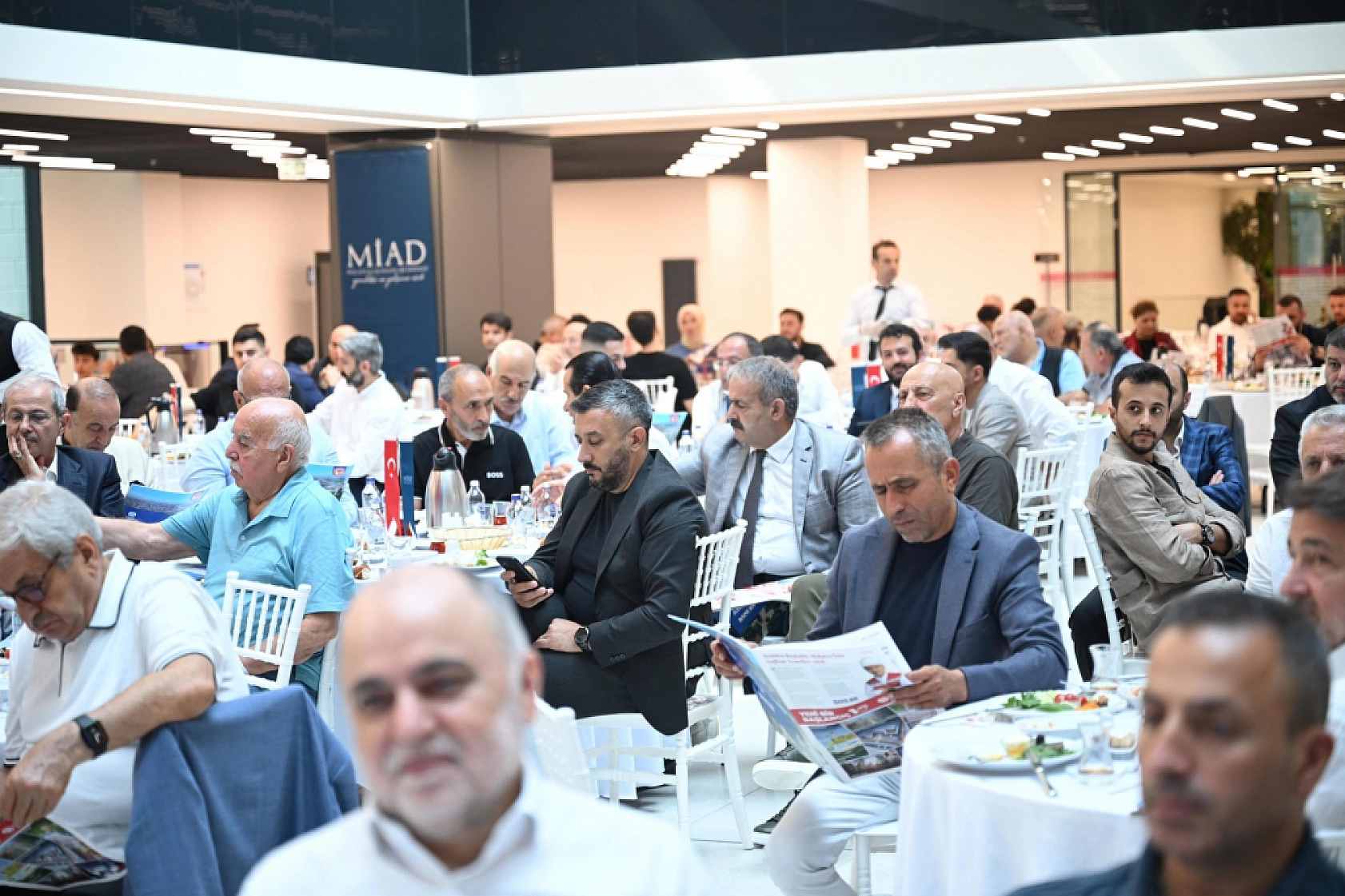 Malatya Büyükşehir'in 'acemiliği' İstanbul'a sıçradı: Kayıp künyeler Boğaz'a ulaştı | Kitapçıktaki sır perdesi aralanmıyor!