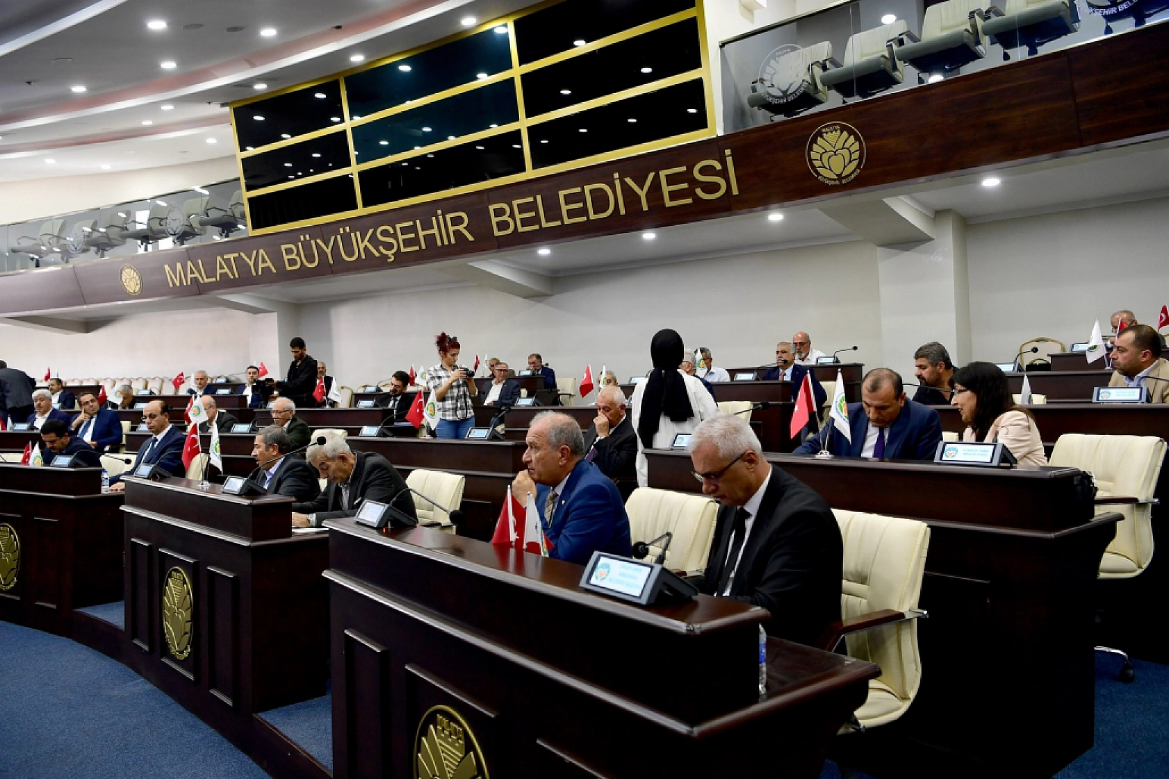 Büyükşehir Borcu Borçla Kapatacak, Er Yetkiyi Aldı!