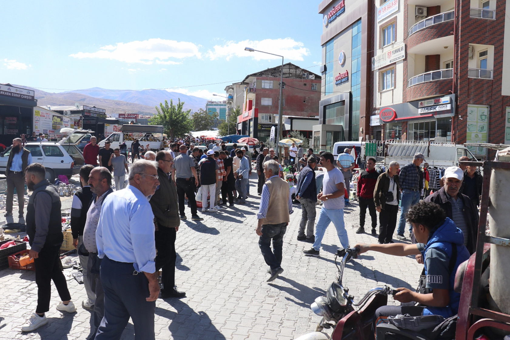 Malatya'da bit pazarı kaldırılıyor! Esnaf tepkili: '300 aile ekmeğini buradan kazanıyor'