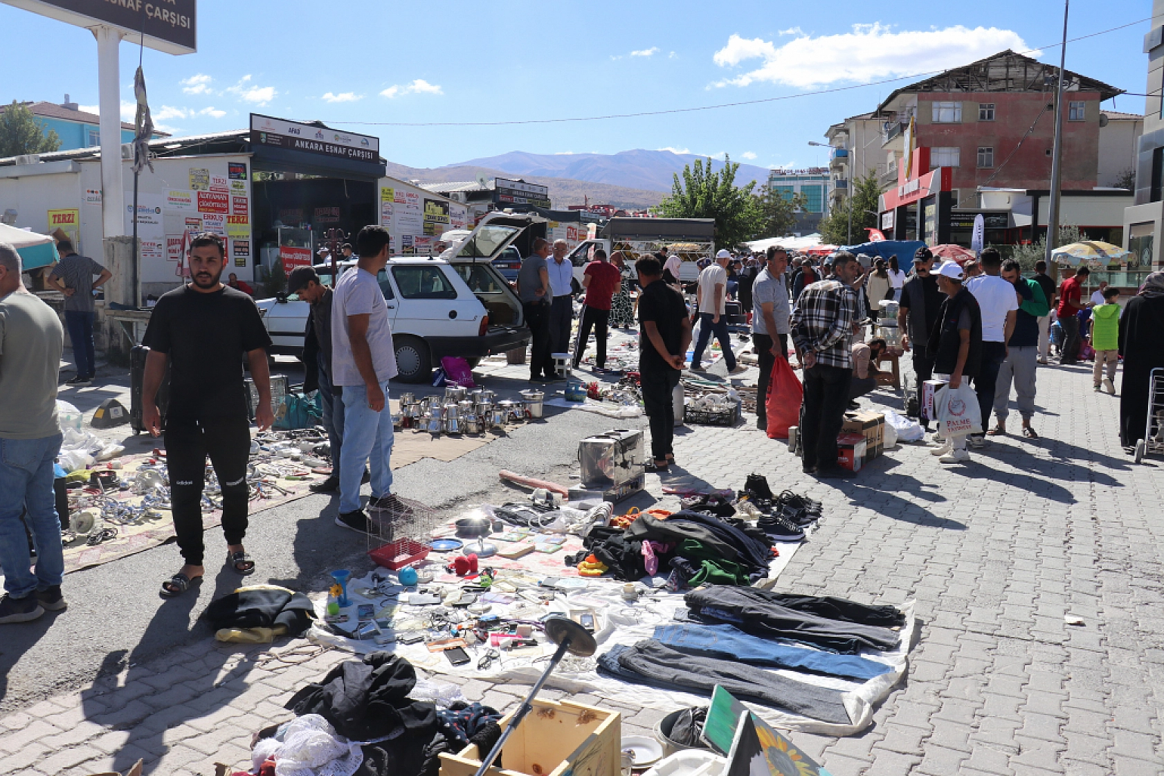 Malatya'da bit pazarı kaldırılıyor! Esnaf tepkili: '300 aile ekmeğini buradan kazanıyor'