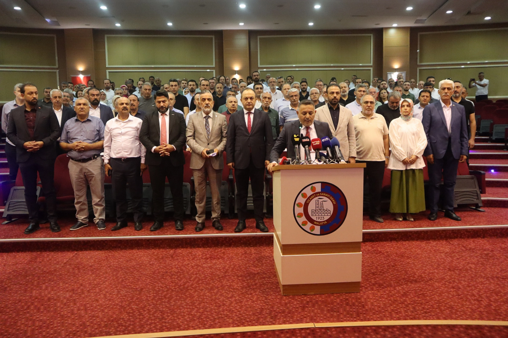 Mücbir Sebep Uzatılmazsa Esnafın Sırtına Yük Binecek…İktidar da Muhalefet de Sessiz !