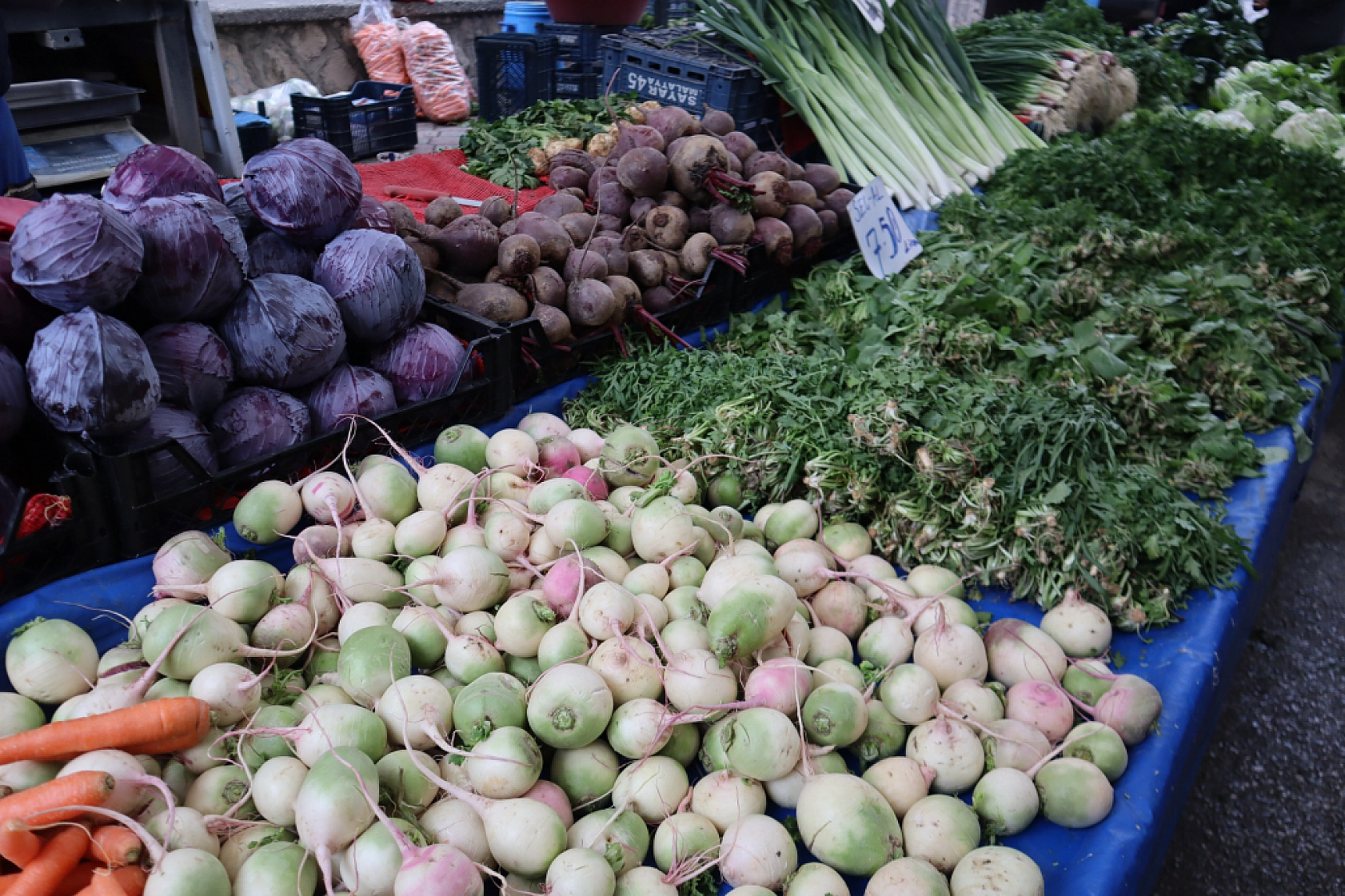Soğuklar Sebze Fiyatlarını Vurdu: Pazarlar Ateş Pahası! İşte Güncel Meyve Sebze Fiyatları...
