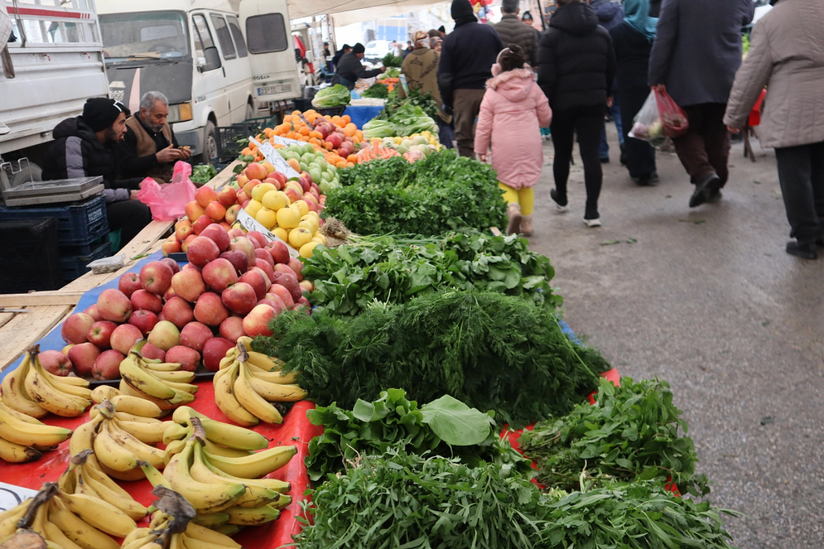 Soğuklar Sebze Fiyatlarını Vurdu: Pazarlar Ateş Pahası! İşte Güncel Meyve Sebze Fiyatları...