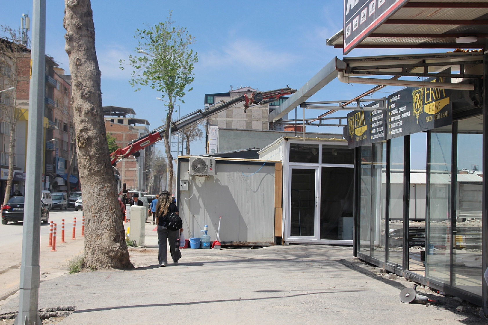 Vatandaşın yürüyecek alanı kalmadı: İnönü Caddesi'nde tahliyeler iptal mi ediliyor?