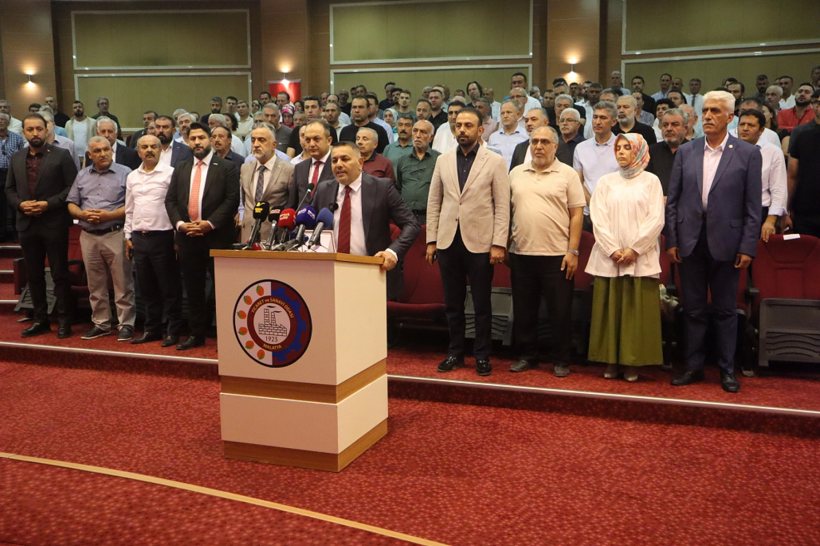 Mücbir Sebep Uzatılmazsa Esnafın Sırtına Yük Binecek…İktidar da Muhalefet de Sessiz !