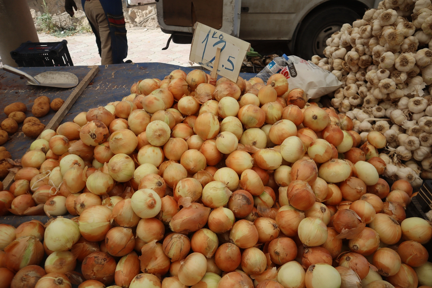 Pazarda şok fiyatlar! Domates salatalık 10 liraya kadar düştü…