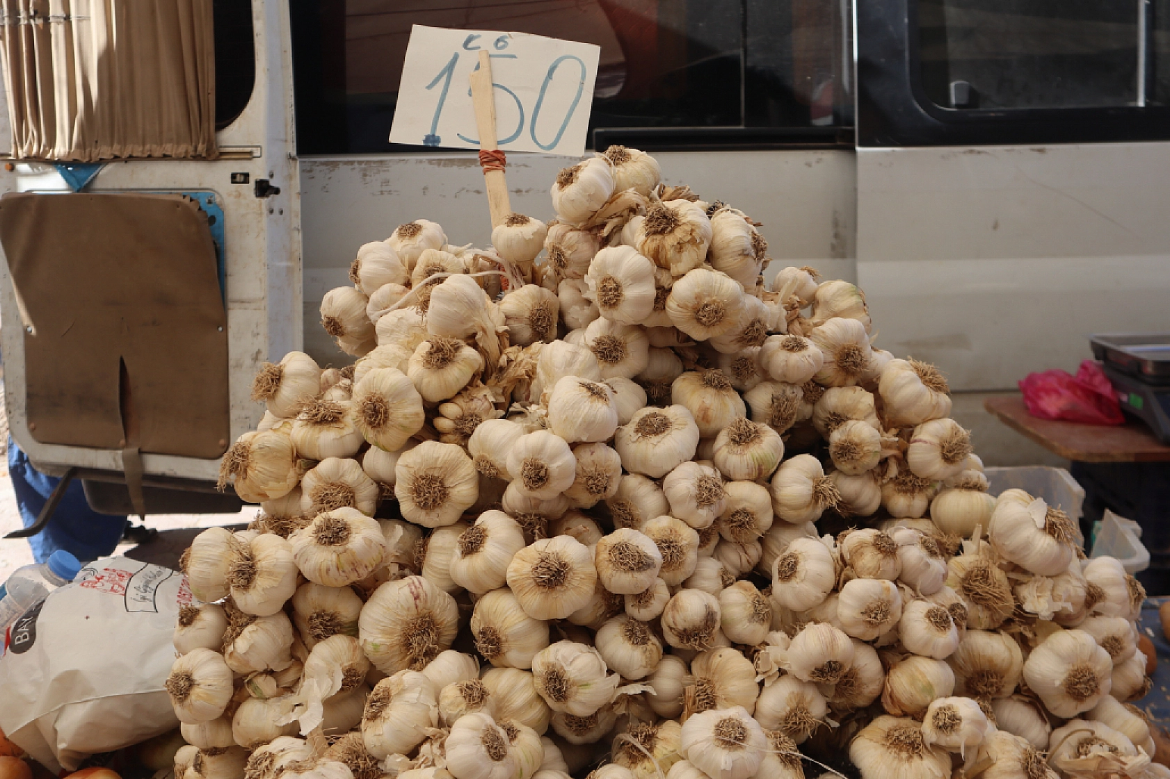 Pazarda şok fiyatlar! Domates salatalık 10 liraya kadar düştü…