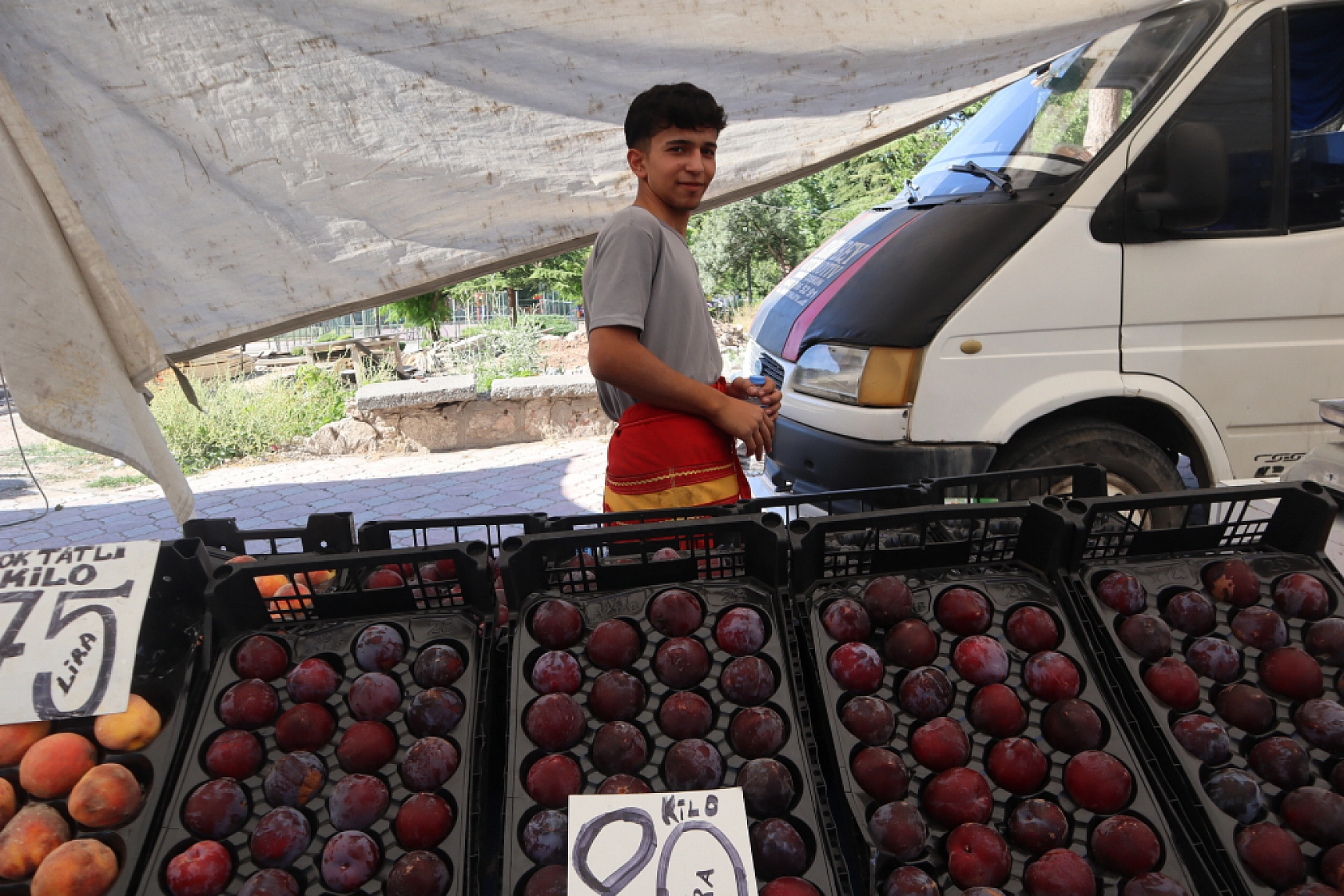 Pazarda şok fiyatlar! Domates salatalık 10 liraya kadar düştü…