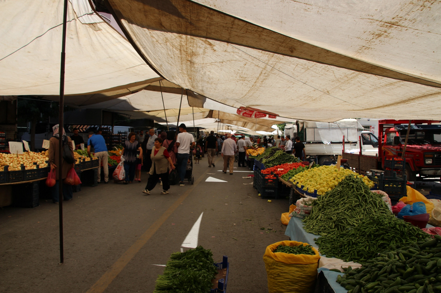Yeşilyurt'ta Semt Pazarı Yer Değiştiriyor: Peki Yeni Yeri Nerede? İşte Yanıtı...