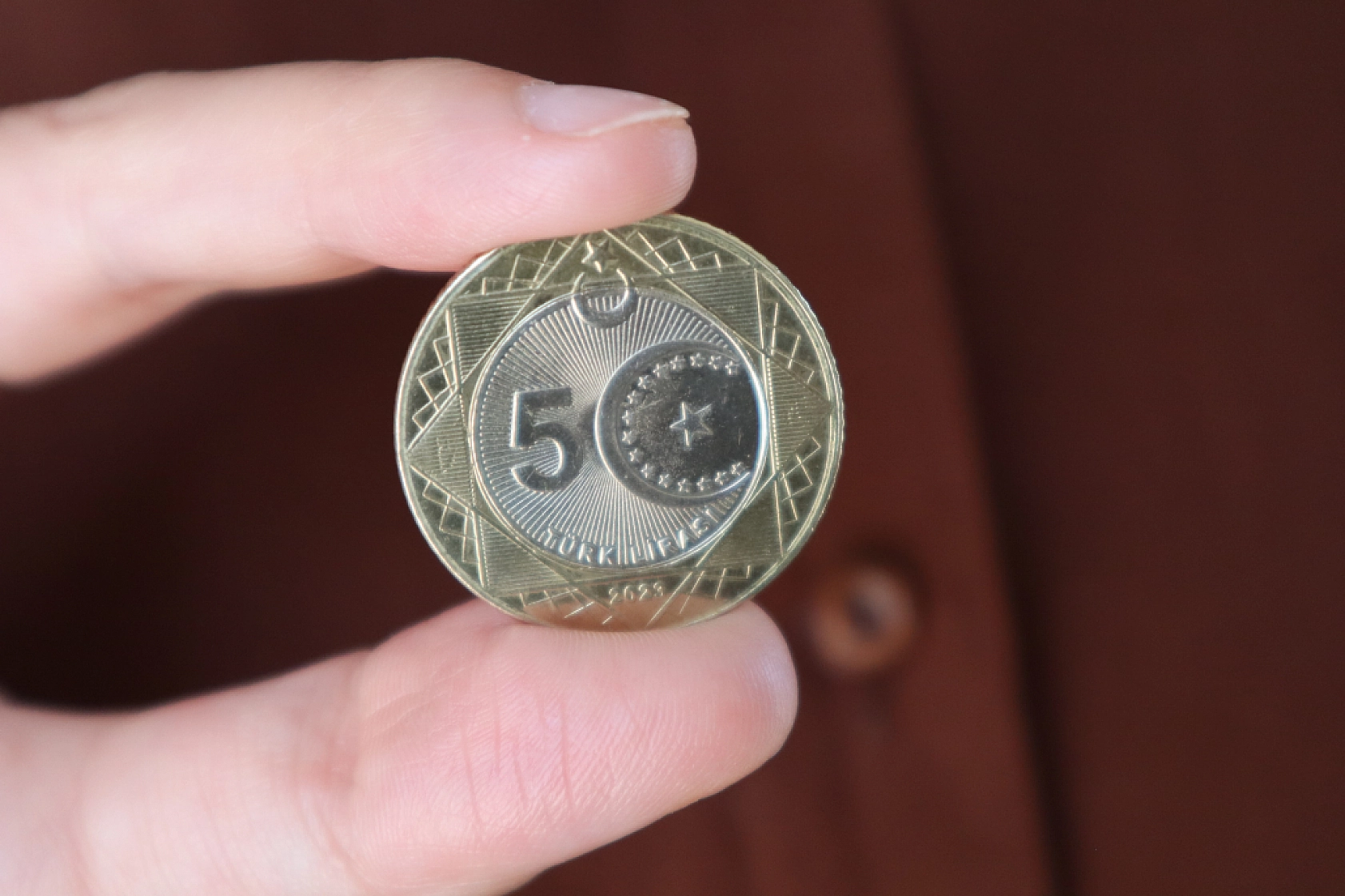 Türkiye'de Yeni 5 TL'lik Madeni Paralar Tedavüle Çıkıyor!