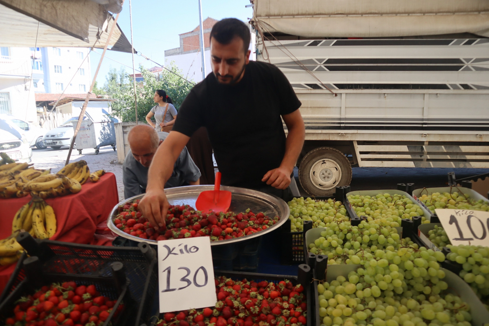 Pazarda şok fiyatlar! Domates salatalık 10 liraya kadar düştü…