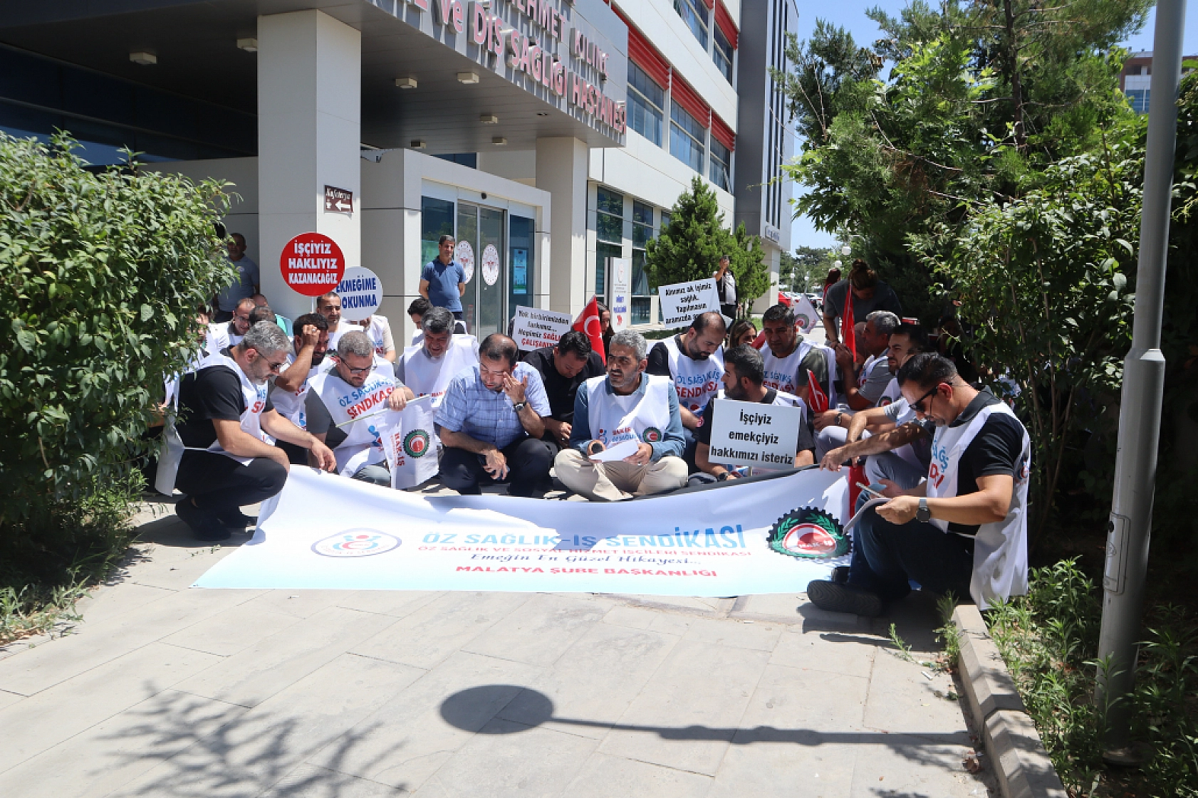 600 bin kamu işçisinin sabrı tükendi! Oturma eylemi yaptılar