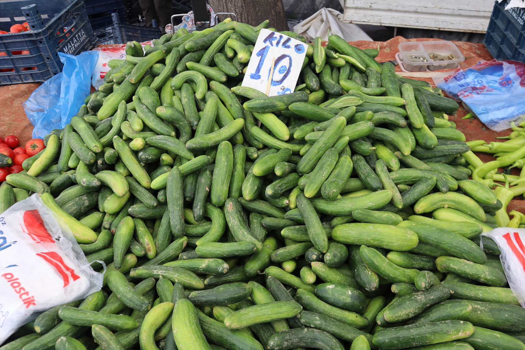 Malatya'da pazar tezgahlarında fiyat tersine döndü: Sebze ucuzladı, meyve cep yakıyor!