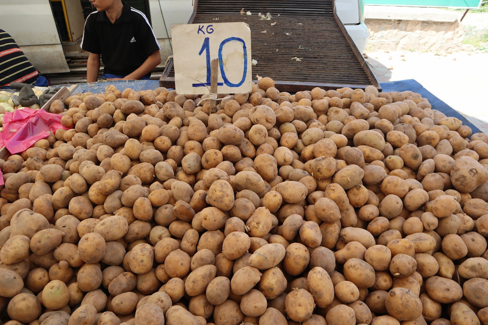 Malatya'da pazar tezgahlarında fiyat tersine döndü: Sebze ucuzladı, meyve cep yakıyor!
