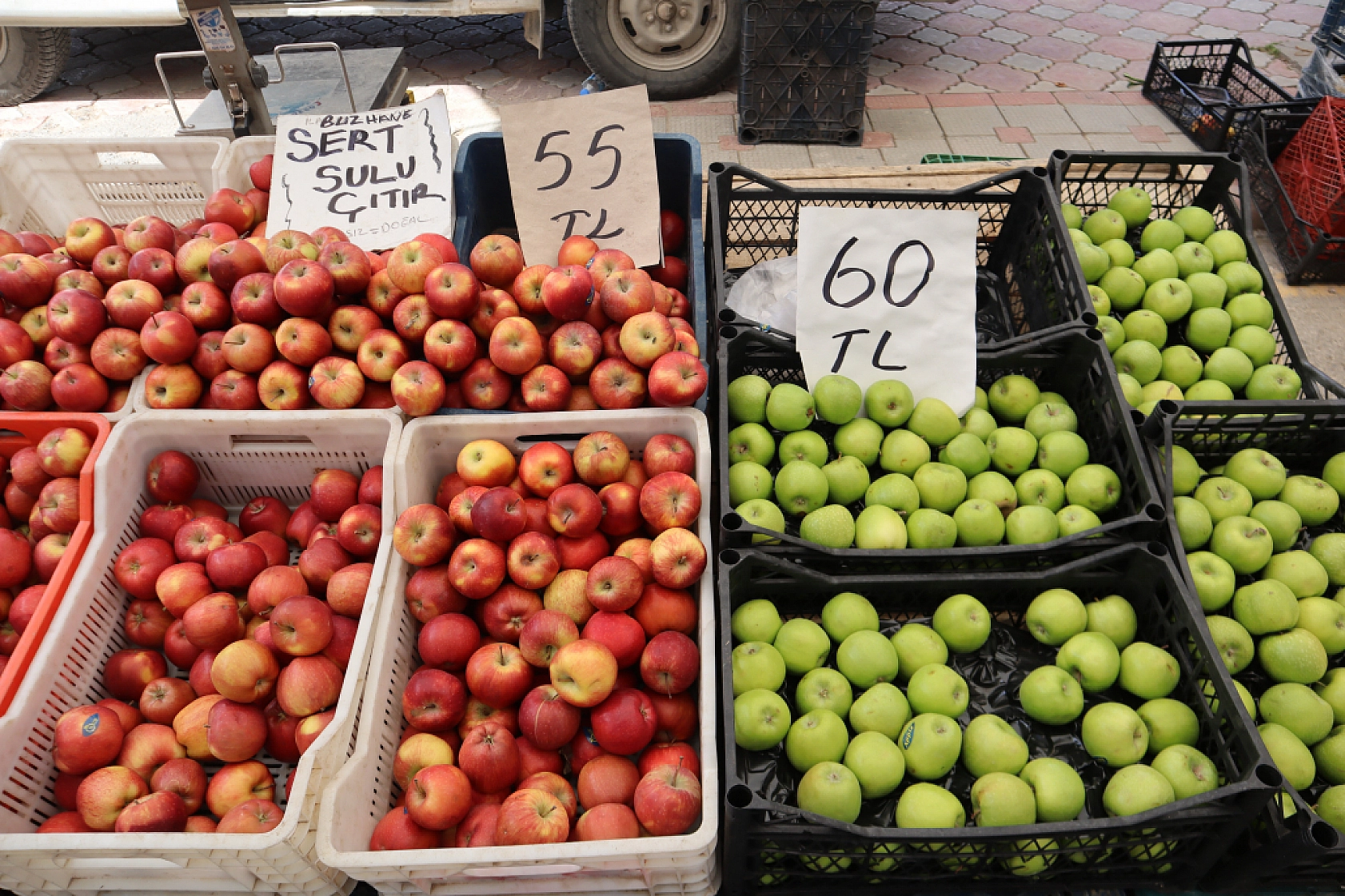 Malatya'da pazar tezgahlarında fiyat tersine döndü: Sebze ucuzladı, meyve cep yakıyor!