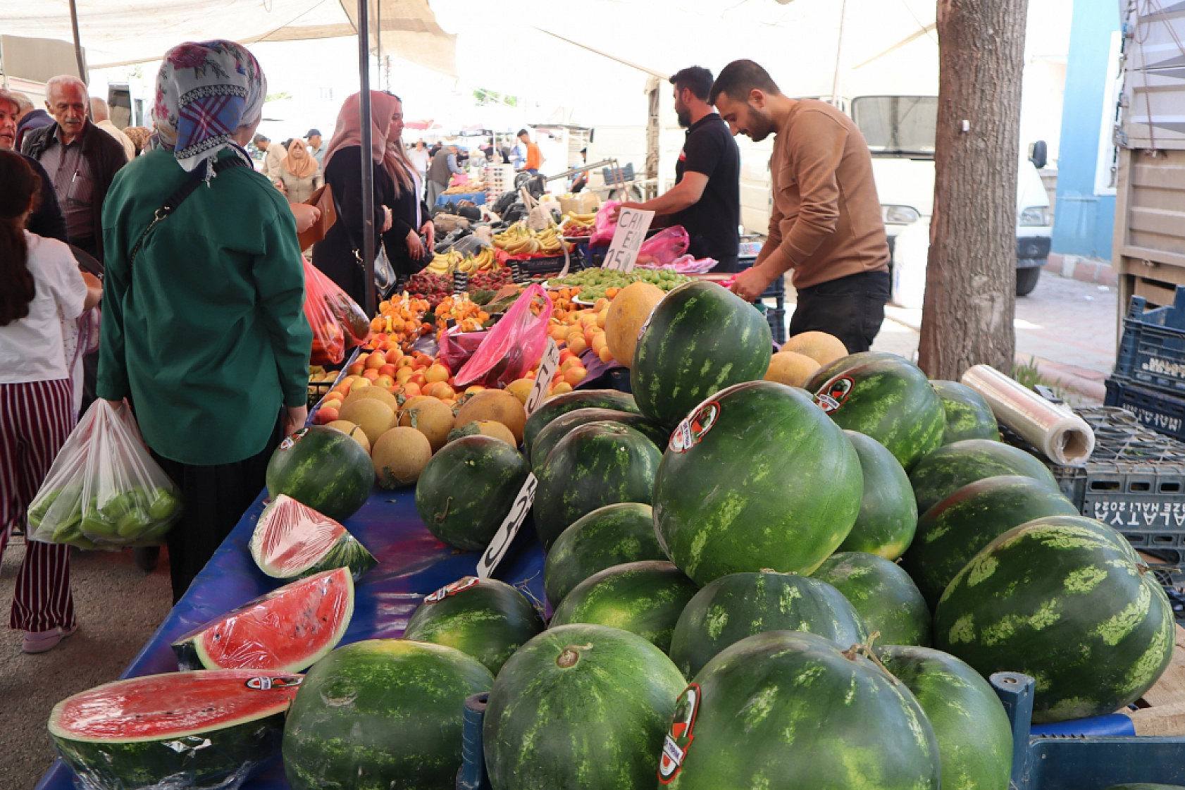 Malatya'da pazar tezgahlarında fiyat tersine döndü: Sebze ucuzladı, meyve cep yakıyor!