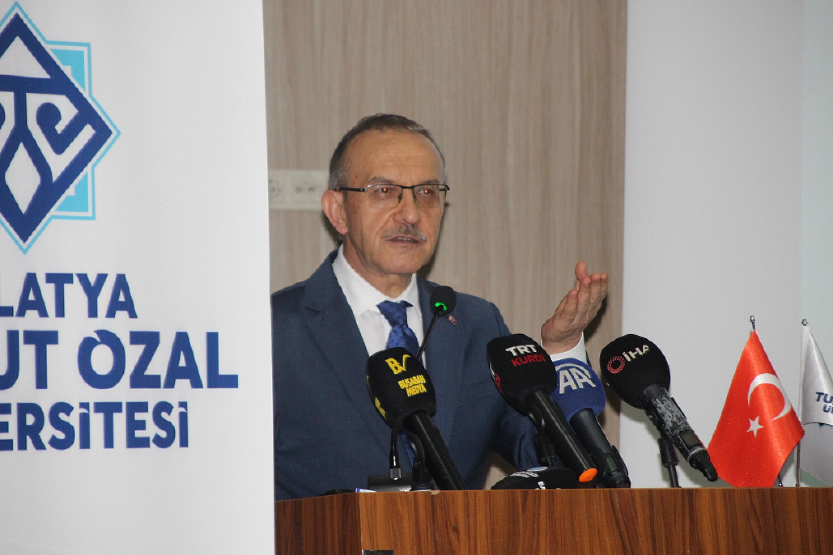 Malatya'da Çiftçiye Bilimsel Rehberlik Uyarısı: 'Ağaçları Kesmek Çözüm Değil!'