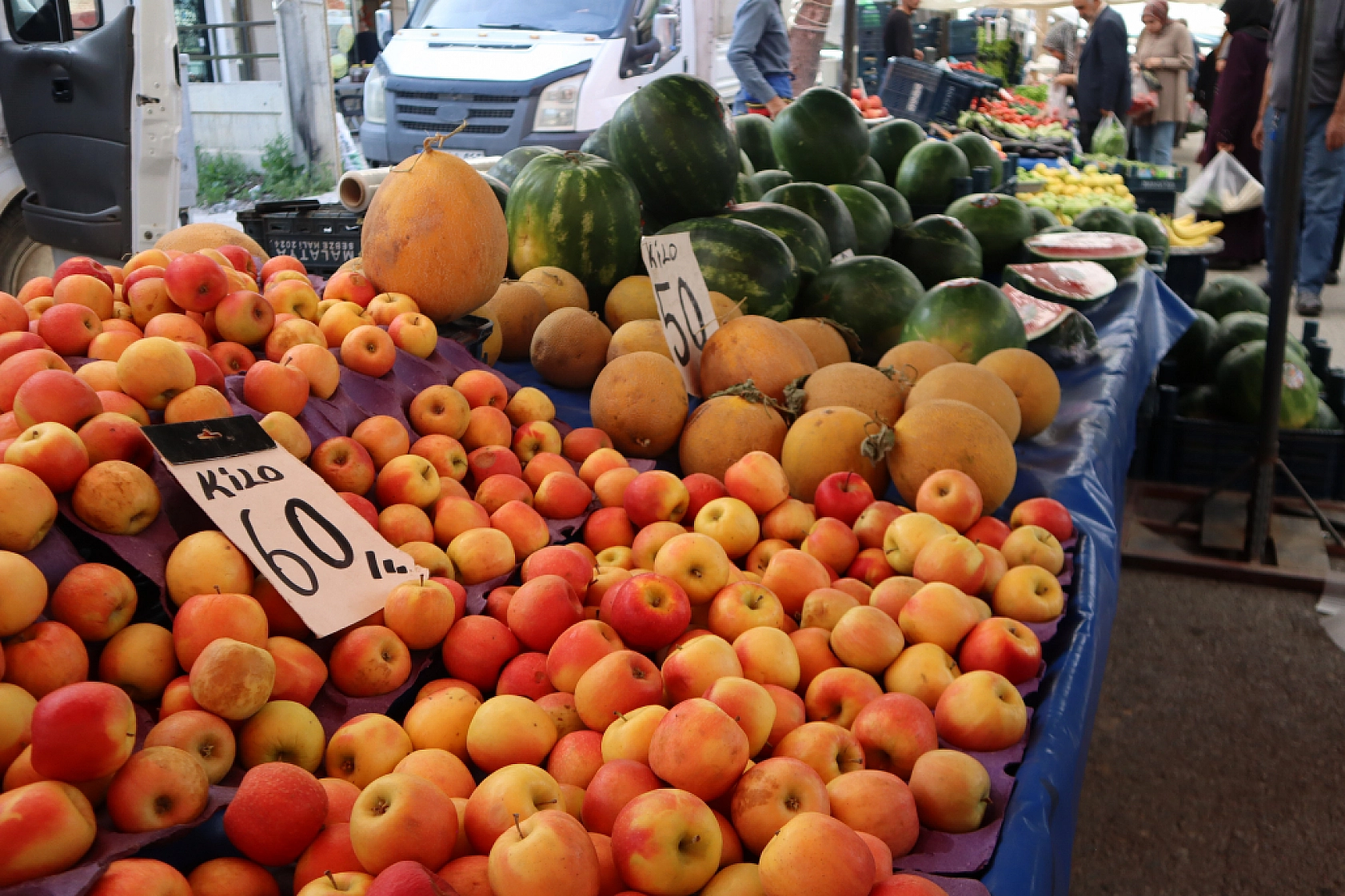 Malatya'da pazar tezgahlarında fiyat tersine döndü: Sebze ucuzladı, meyve cep yakıyor!