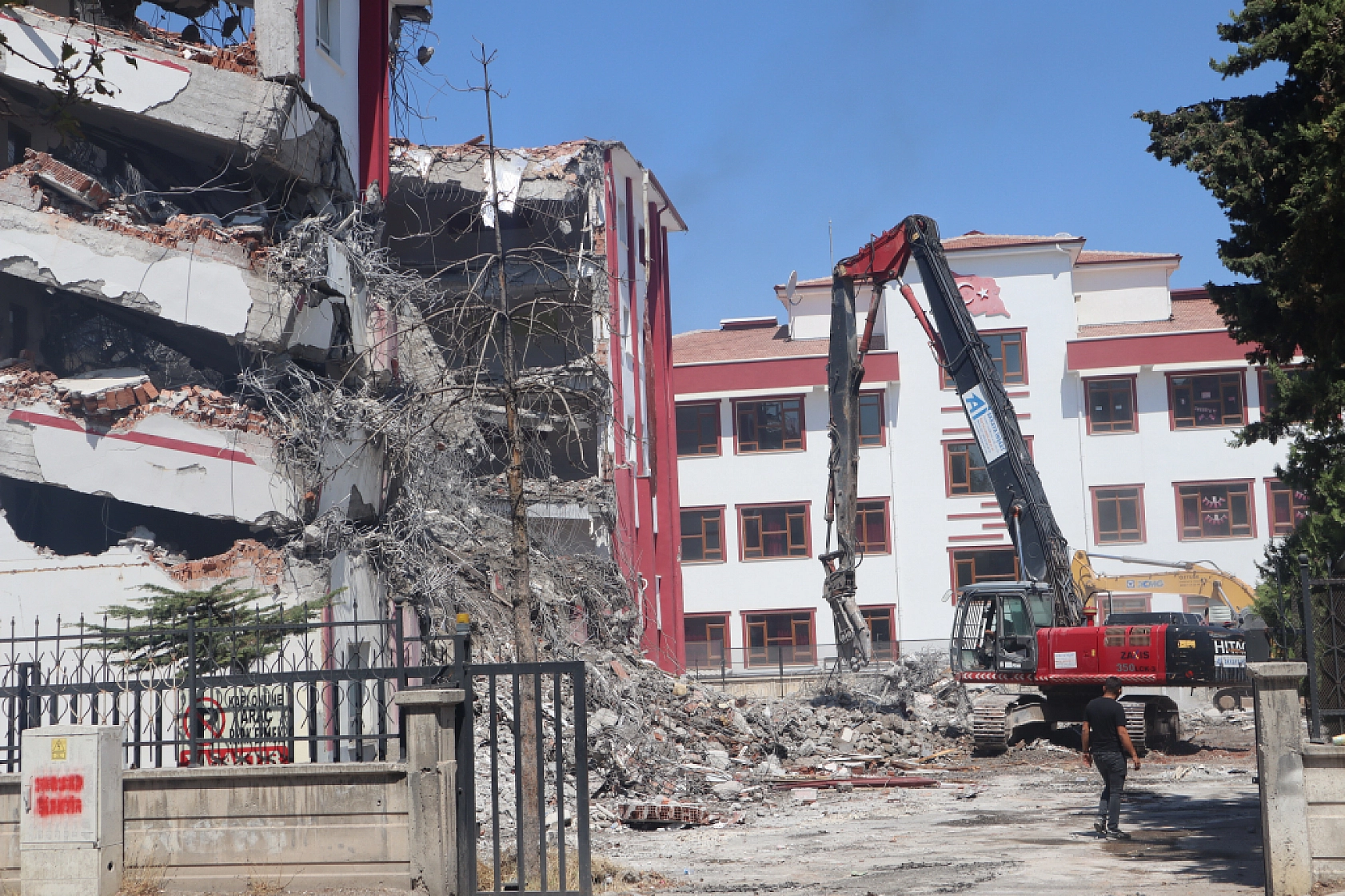 6 Şubat'ın Bir Başka Yarası: Malatya'nın Simgesi Yıkılıyor...! Sadece Anı Olarak Kalacak...