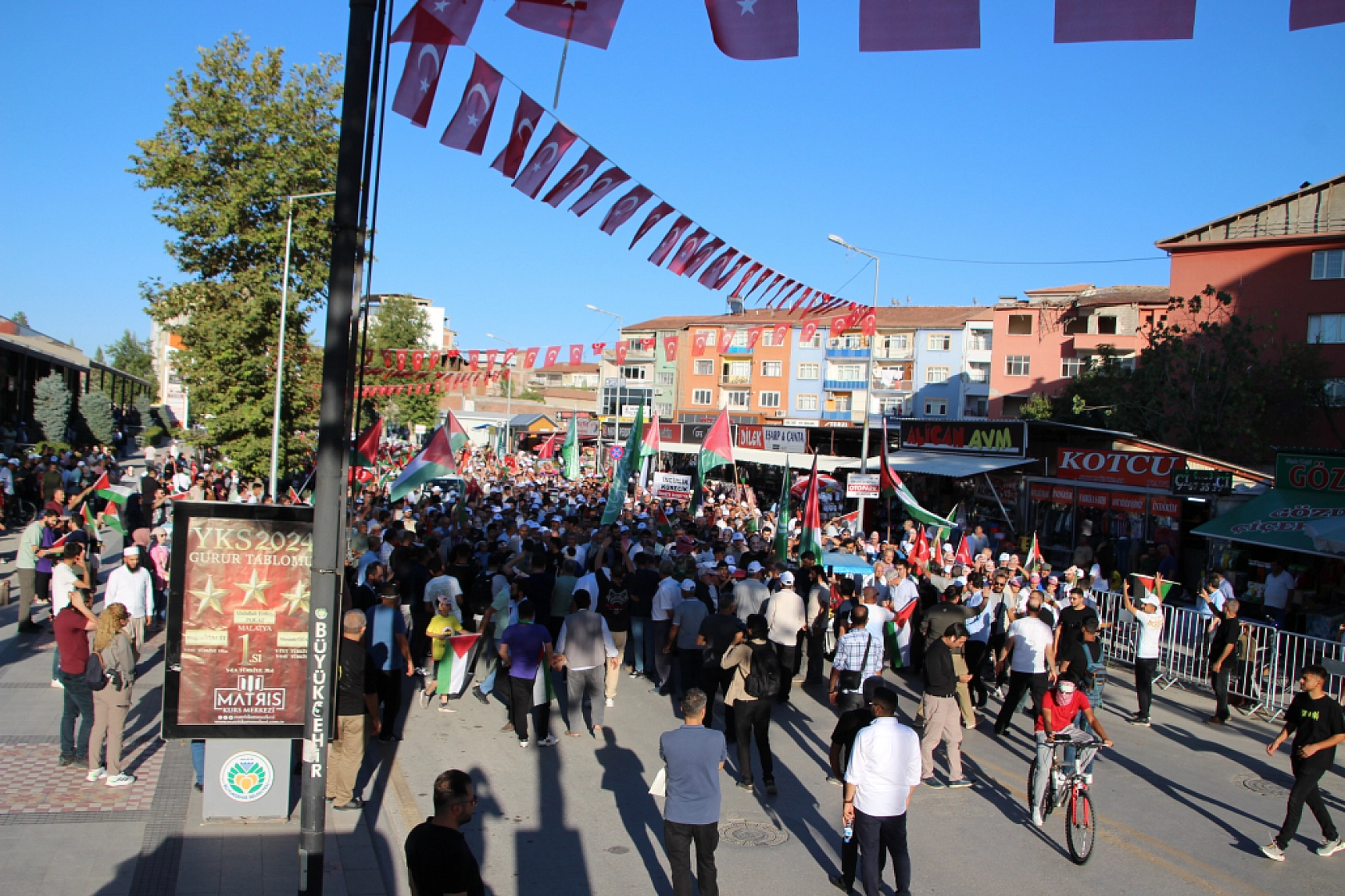Şehit Haniye'nin Vasiyetini Binlerce Malatyalı Gerçekleştirdi...