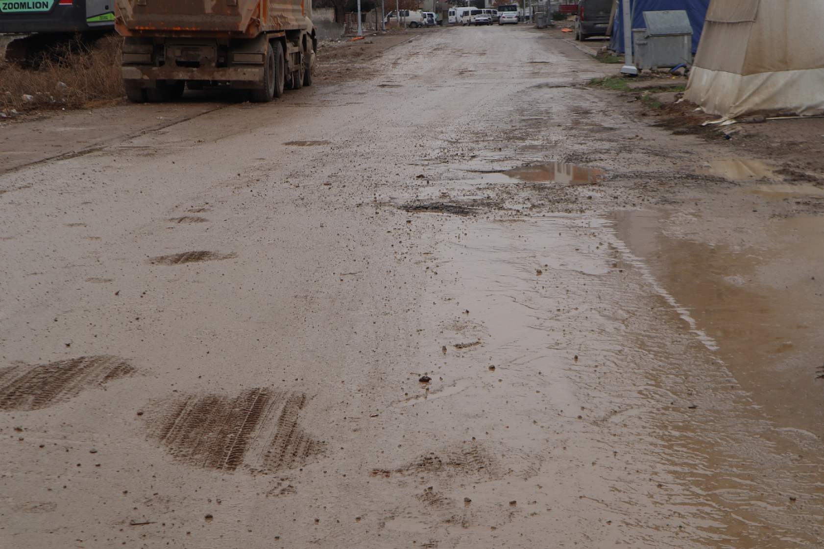 Malatya'nın Çamurlu Yolları Hem Sürücülere Hem de Yayalara Çile Olmaya Devam Ediyor!