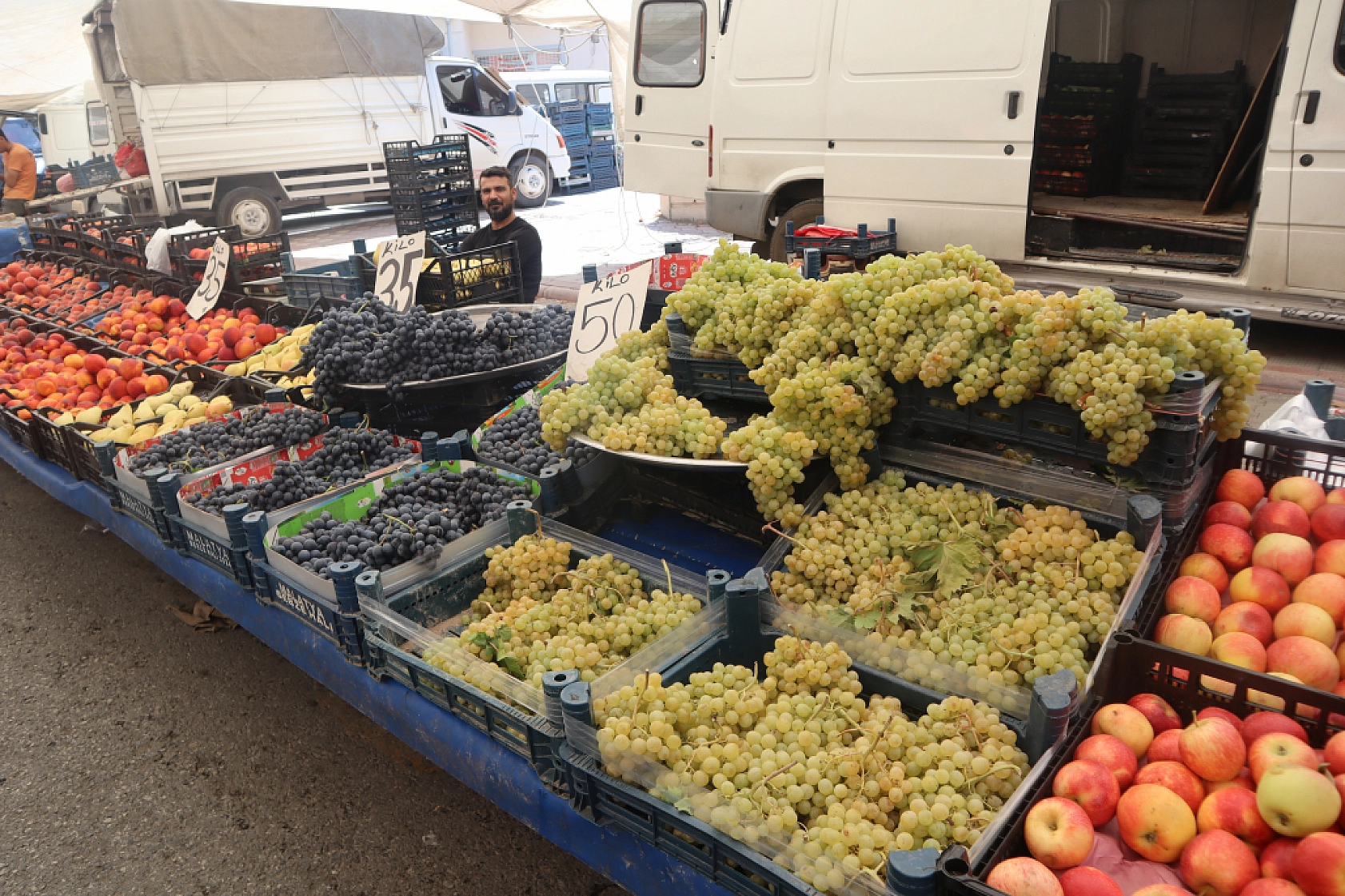 Kışlık Sebzeler Pazar Tezgahlarında Yerini Aldı! İşte Güncel Perşembe Pazarı Fiyatları…