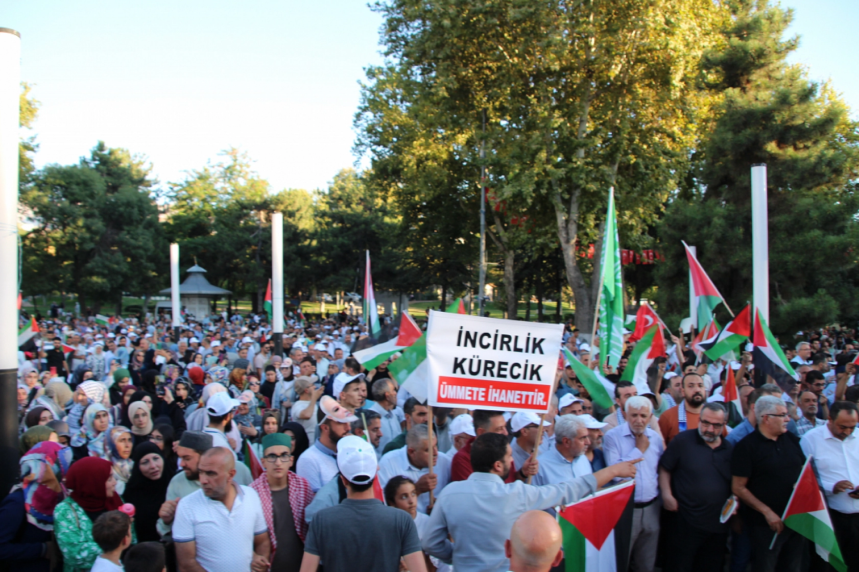 Şehit Haniye'nin Vasiyetini Binlerce Malatyalı Gerçekleştirdi...