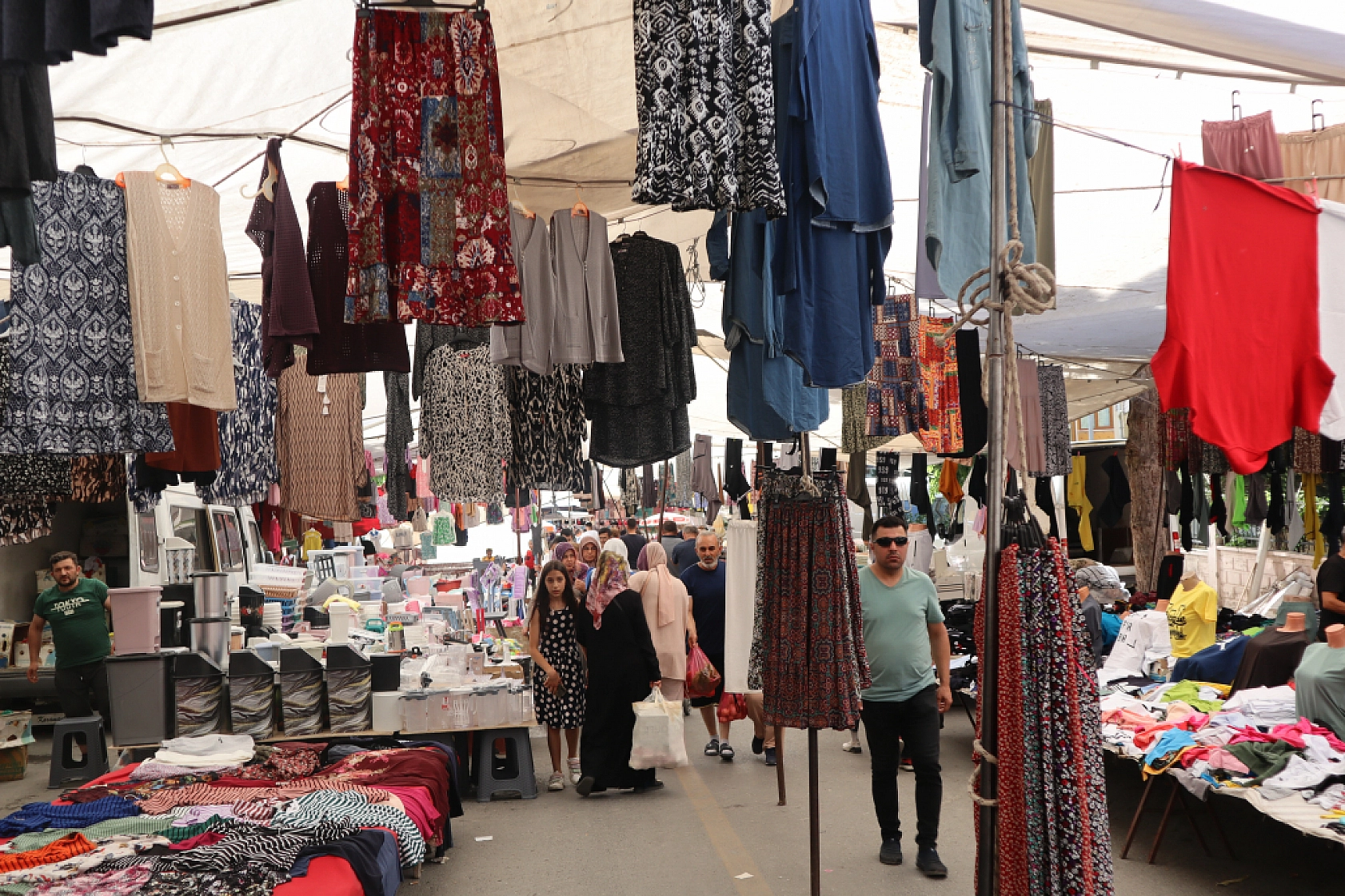 Malatya'da Bayram Öncesi Pazarlar Hareketlendi? İşte Cumartesi Pazarı Fiyatları...